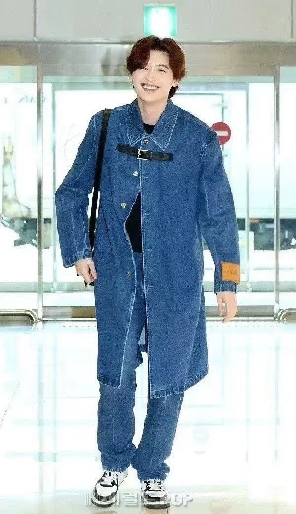Versace Versace Denim trench coat is medium and long Size US XL / EU 56 / 4 - 2 Thumbnail