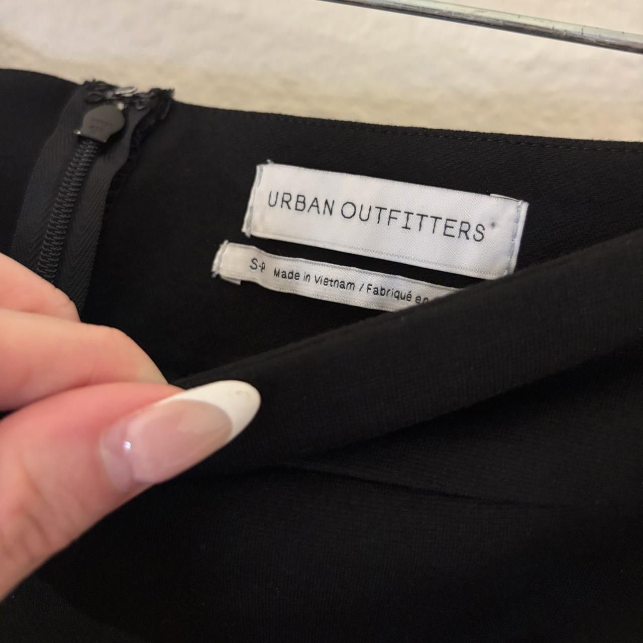 Urban Outfitters urban outfitters black off the shoulder mini dress Size S / US 4 / IT 40 - 3 Thumbnail