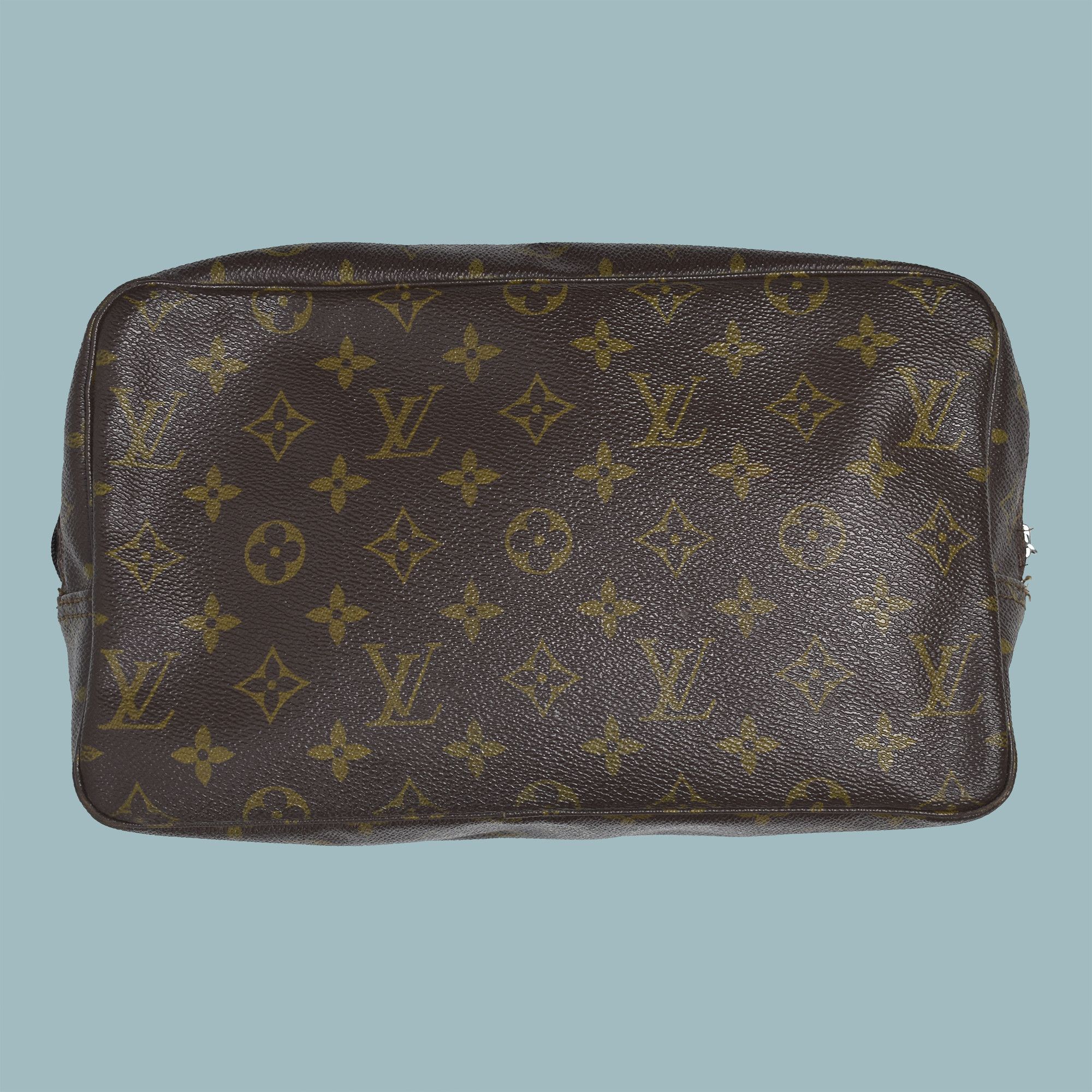 Louis Vuitton LOUIS VUITTON MONOGRAM LEATHER CLUTCH COSMETIC TOILETRY BAG Size ONE SIZE - 1 Thumbnail
