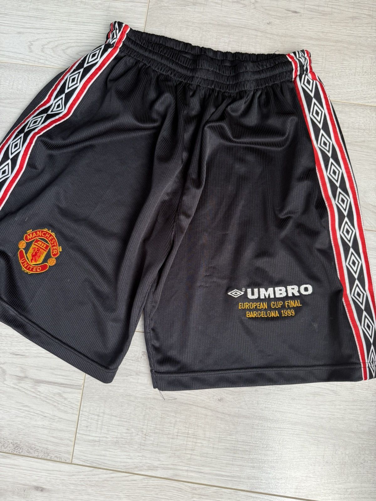 Umbro Vintage Umbro Shorts Manchester United 1999 Barcelona final Size US 34 / EU 50 - 1 Thumbnail