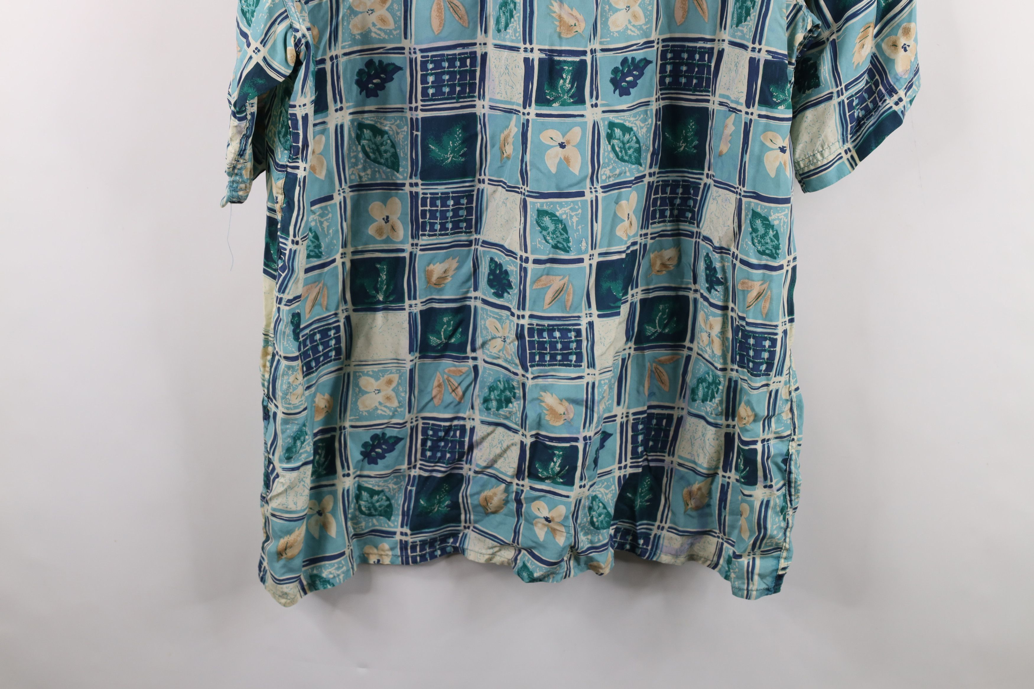 Vintage Vintage 90s Streetwear Leaf Baggy Short Sleeve Button Shirt Size US XL / EU 56 / 4 - 15 Thumbnail