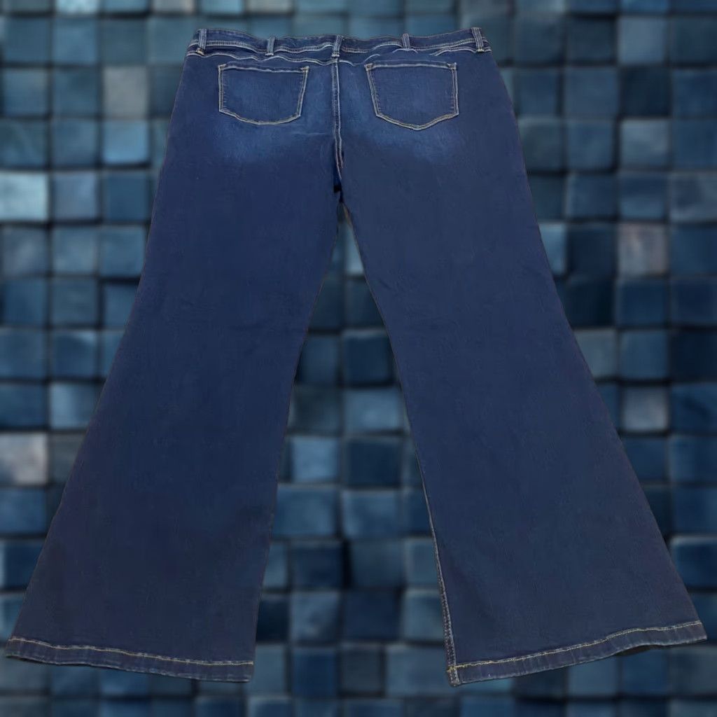 Torrid NWT Torrid Jeans 24 Plus Blue Denim Dark Wash High Rise Flared 5-Pocket Stretch Cotton Blend Spandex 29 in Inseam Womens Boys? Size 42" / US 20 - 1 Thumbnail