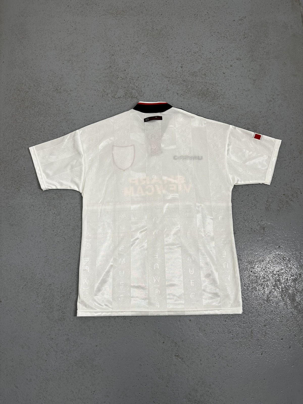 Umbro Vintage 1997/99 Umbro Manchester United Away Soccer Jersey Size US L / EU 52-54 / 3 - 12 Thumbnail
