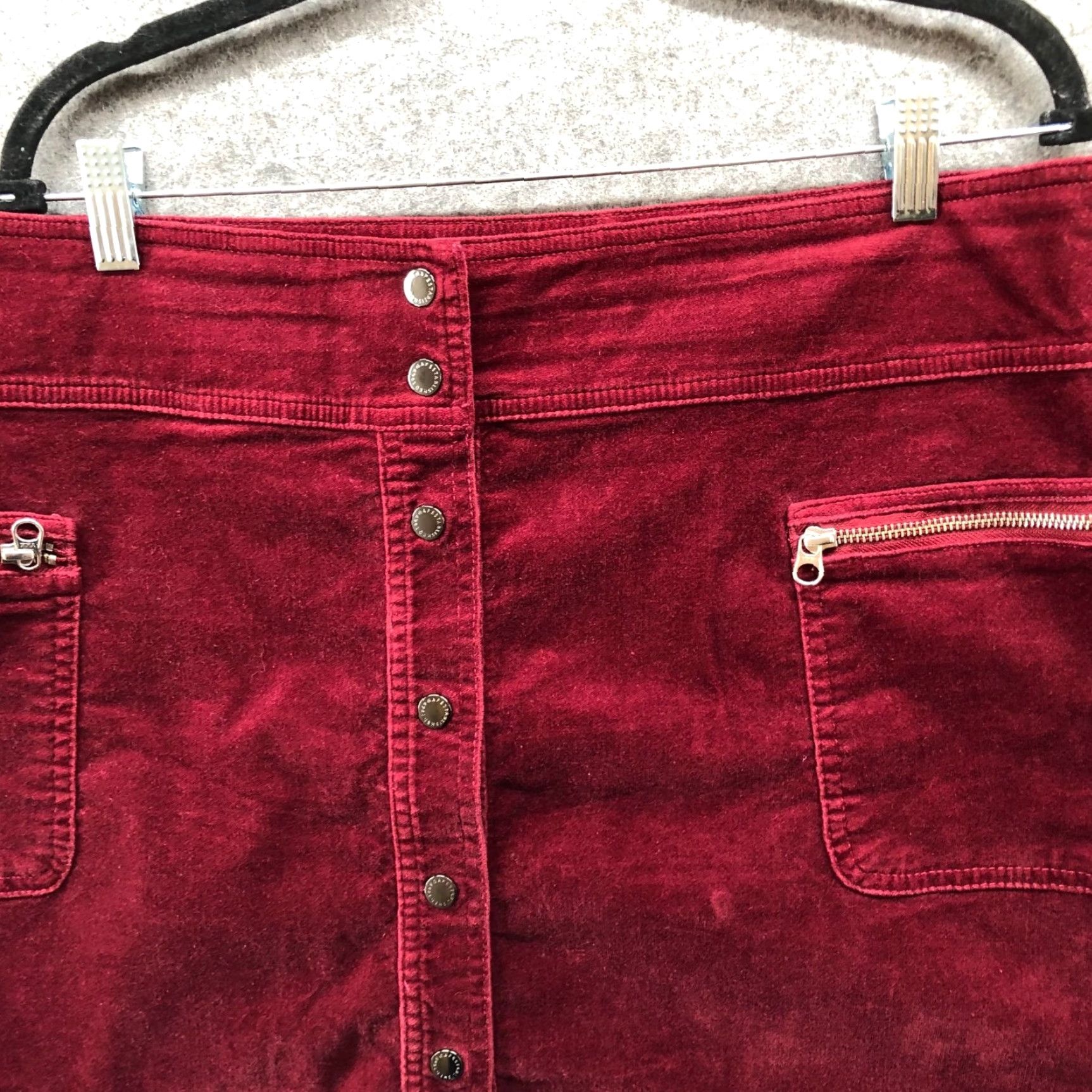 Gap Gap Velvet Mini Skirt Womens 35R Red Button Front Zip Pocket High Rise Mini Skirt Cotton Blend Velvety Preppy Vintage: No Size 24" / US 00 / IT 34 - 3 Thumbnail