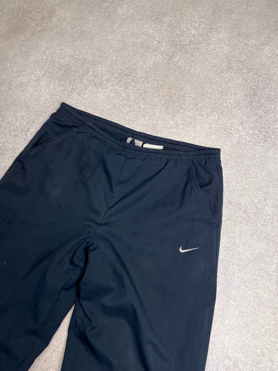 Nike × Vintage VINTAGE NIKE SWOOSH BAGGY NYLON TRACK PANTS Size US 32 / EU 48 - 2 Thumbnail