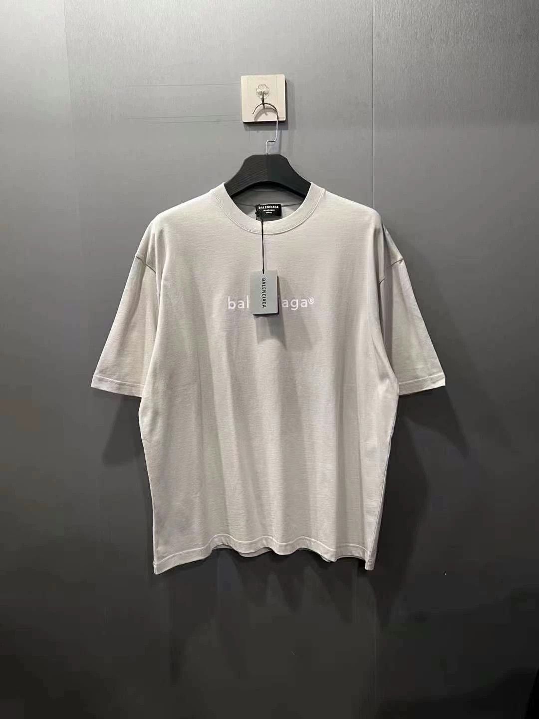 Balenciaga Balenciaga chest logo short sleeved shirt Size US XL / EU 56 / 4 - 1 Thumbnail