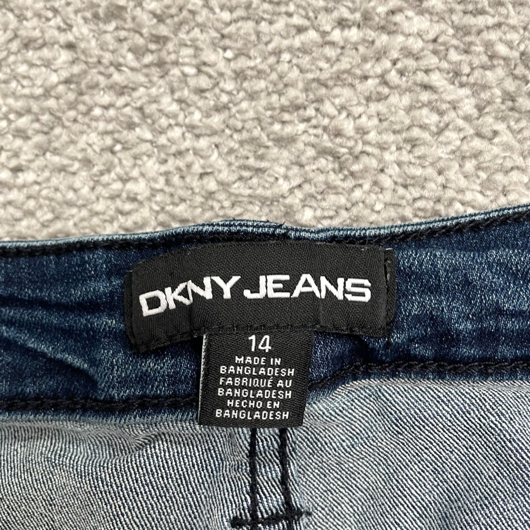DKNY DKNY Jeans Shorts Denim Womens 14 Blue Dark Wash High Rise Stretch Casual 34x7 Size 36" / US 14 / IT 50 - 5 Thumbnail