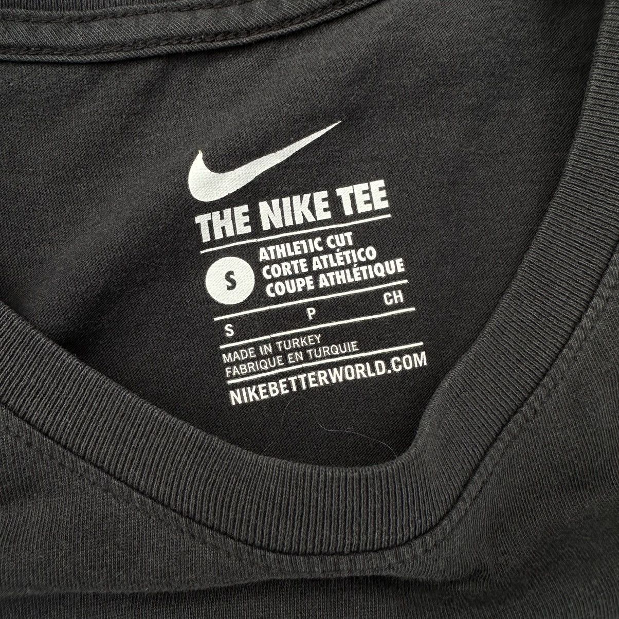 Nike Vintage Japanese Style Nike T-shirts Big Logo SK8 Size S Y2K Size US S / EU 44-46 / 1 - 10 Thumbnail