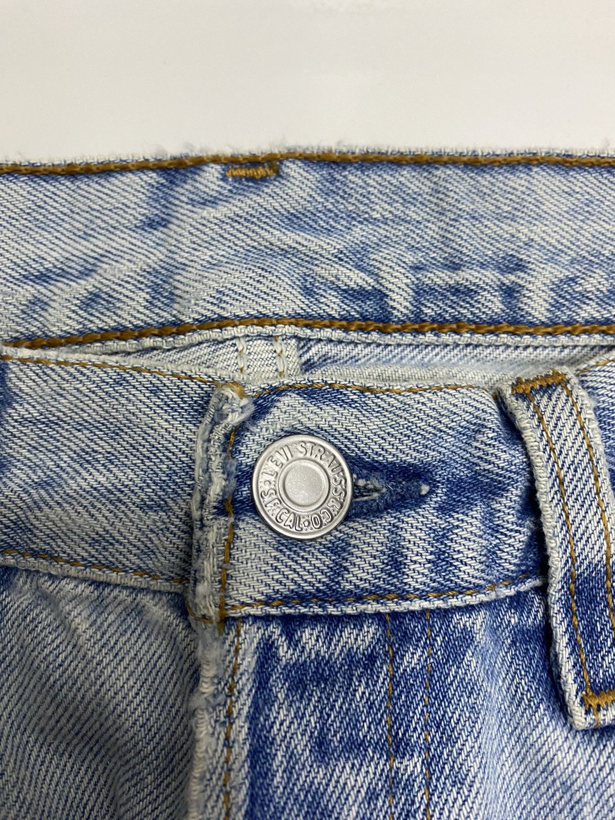 Levi's × Vintage LEVIS 501 MADE IN USA BLUE WASH DISTRESSED DENIM JEANS Size US 27 - 10 Thumbnail