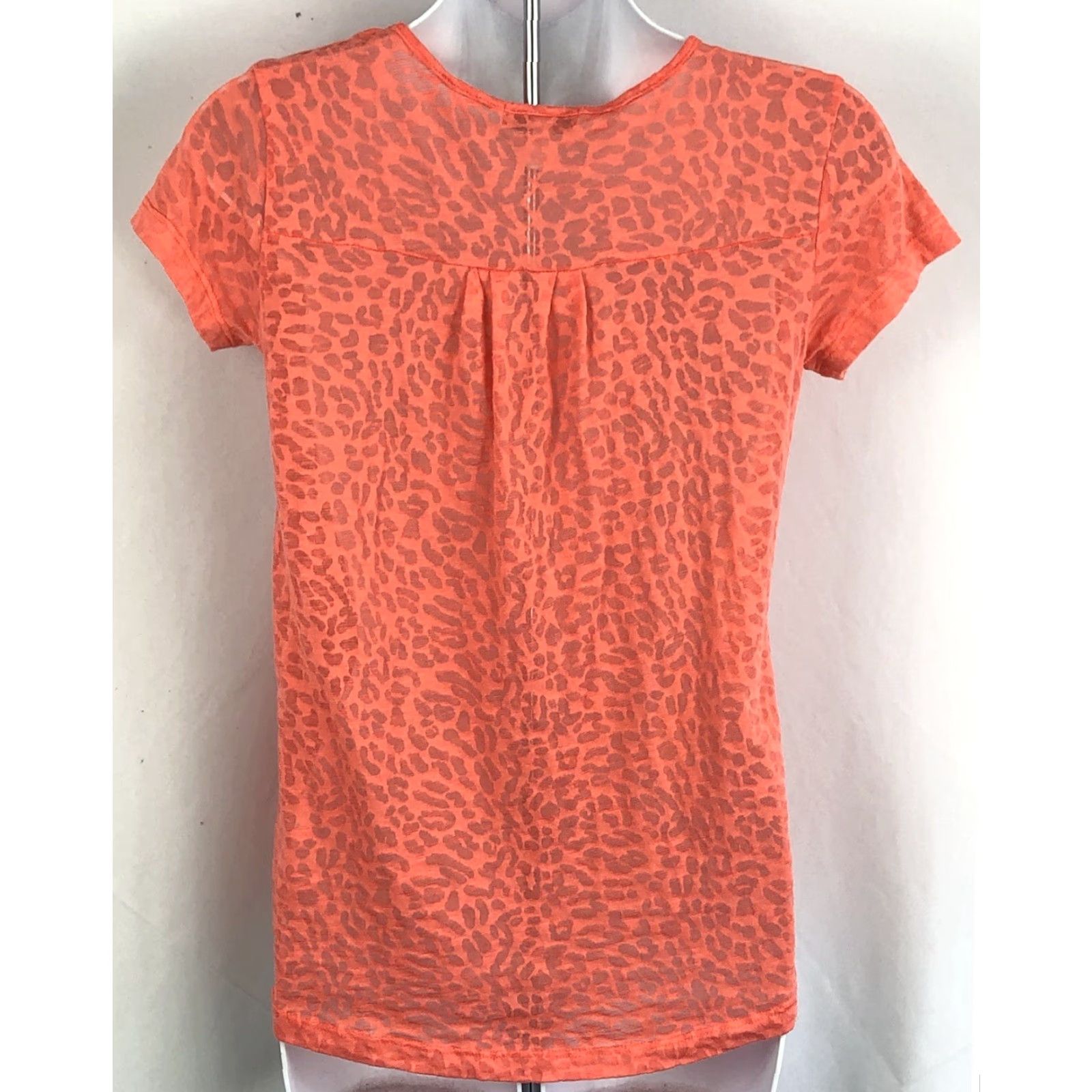 Vintage VINTAGE dELiA*s T-Shirt XS Leopard Leopard Print Scoop Neck Short Sleeve Pullover Orange/Pink Cheetah Pleated 90s Womens Size XS / US 0-2 / IT 36-38 - 3 Thumbnail