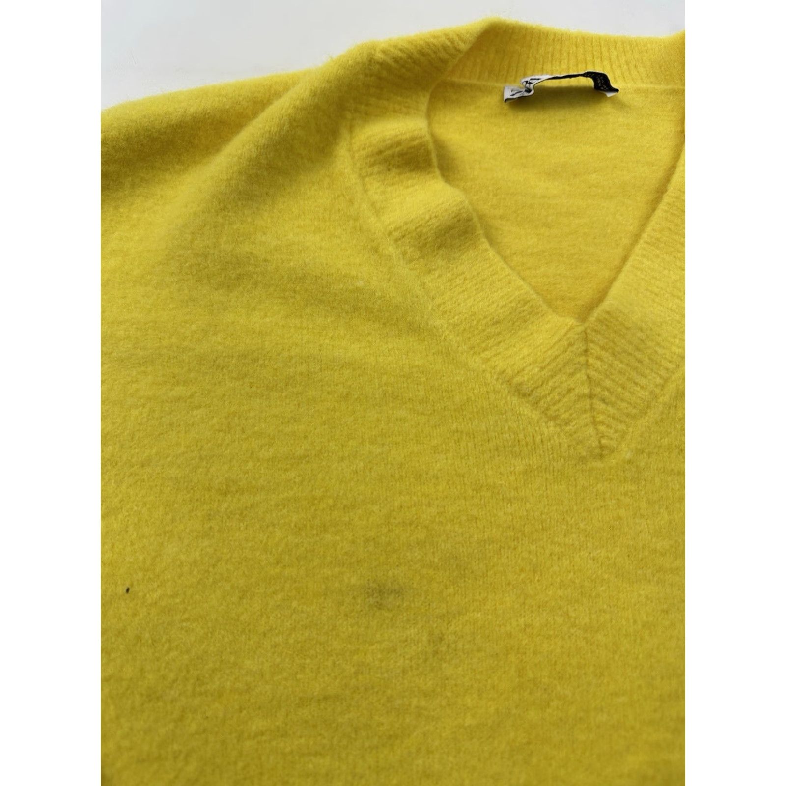 Zara Zara Sweater Womens Large Yellow V-Neck Pullover Wool Acrylic Polyester Wool Blend Size L / US 10 / IT 46 - 2 Thumbnail