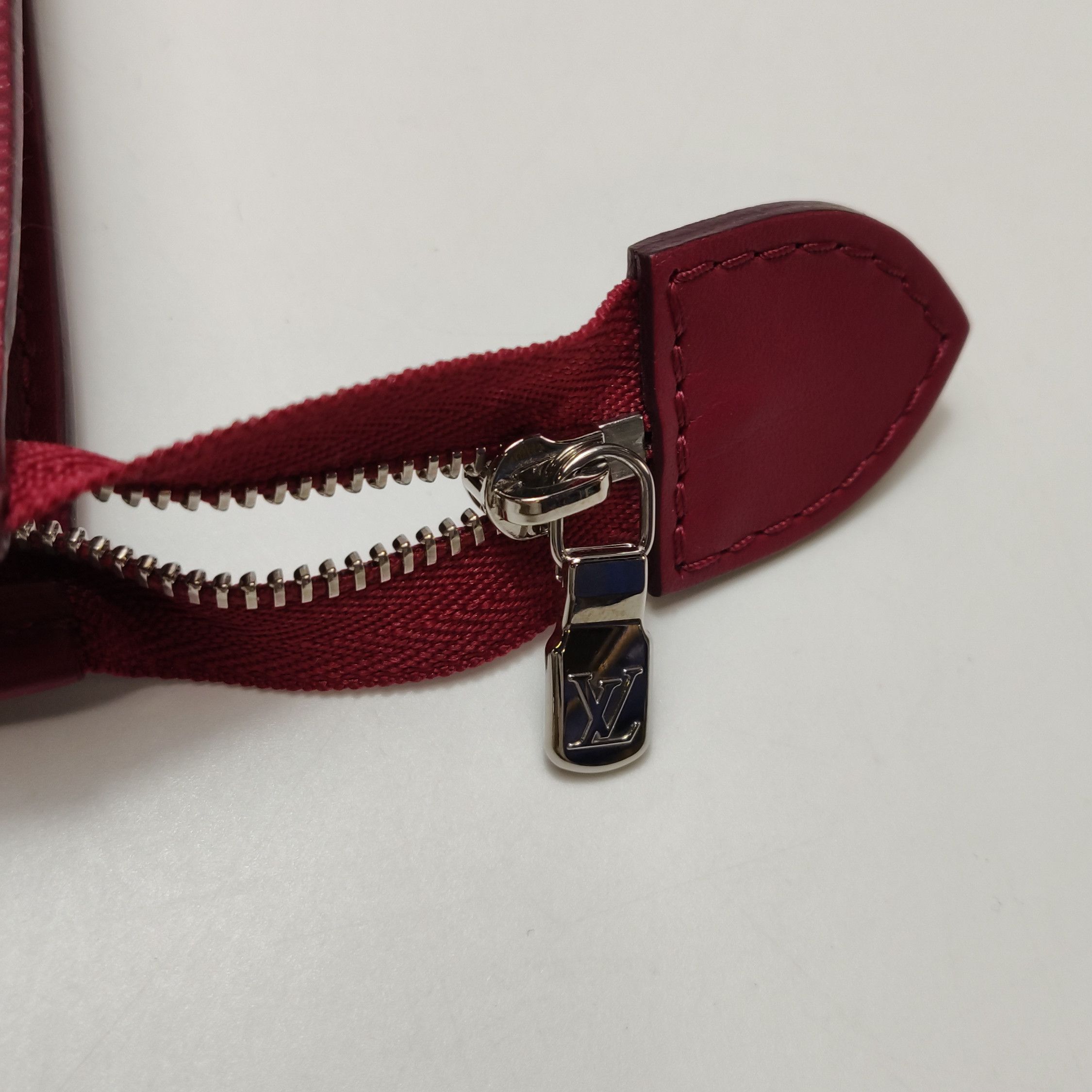 Louis Vuitton Louis Vuitton (LV) toiletry bag 26 cowhide solid color wate Size ONE SIZE - 6 Thumbnail
