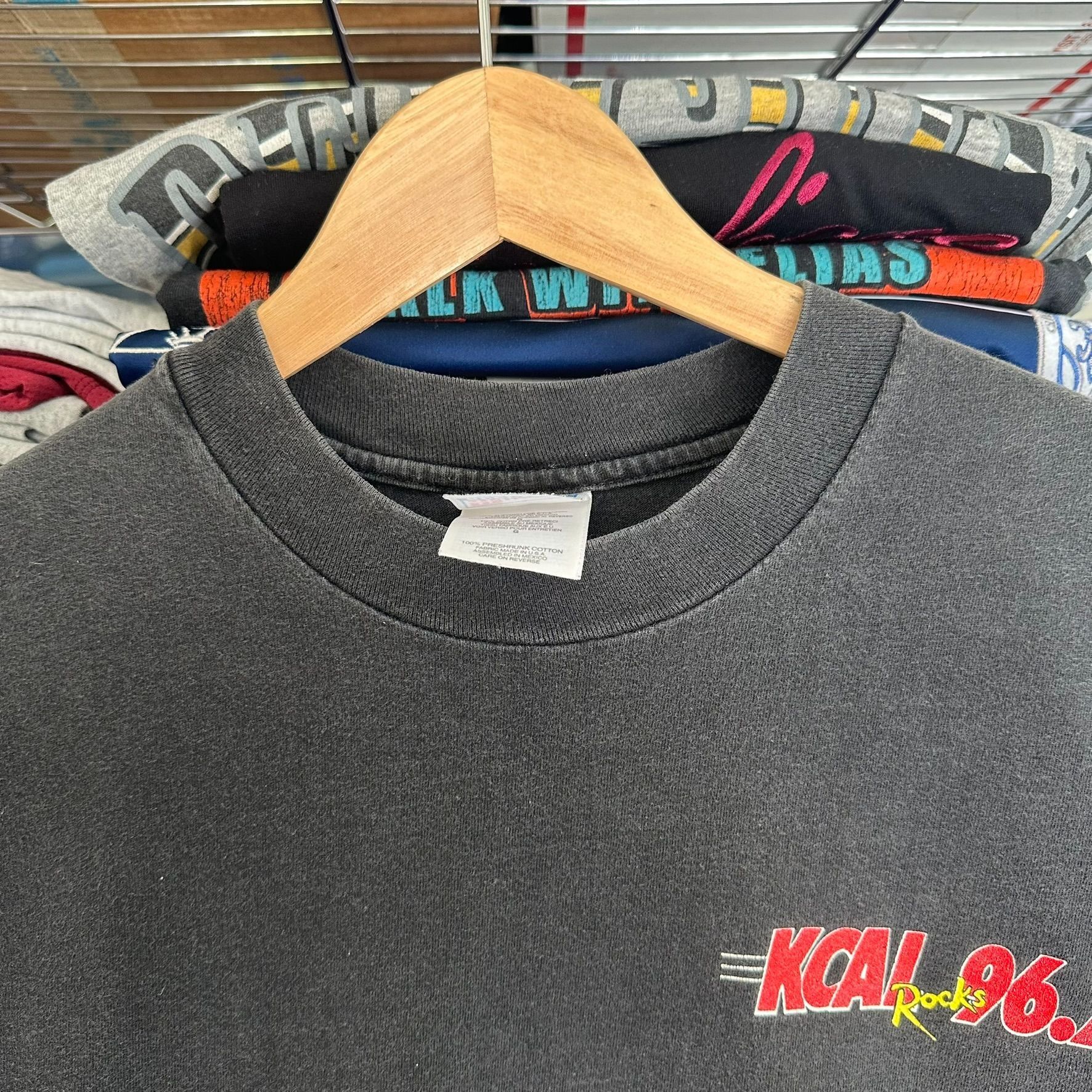 Hanes Vintage 90s KCAL FM 96.7 Rock Radio T-Shirt California Grung Size US L / EU 52-54 / 3 - 5 Thumbnail