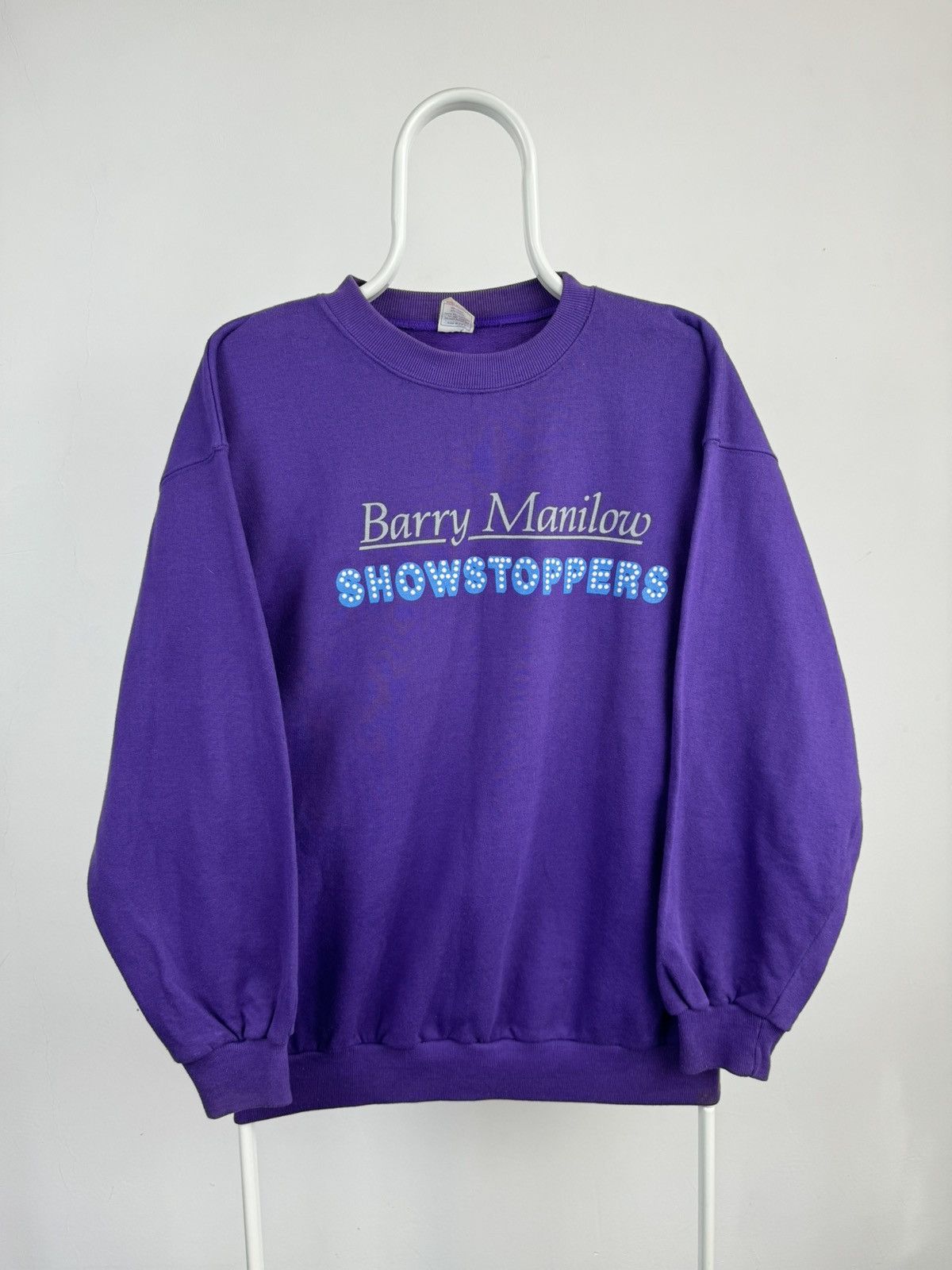 Vintage Vintage Barry Manilow Showstoppers Purple Logo Sweatshirt Size US L / EU 52-54 / 3 - 1 Thumbnail