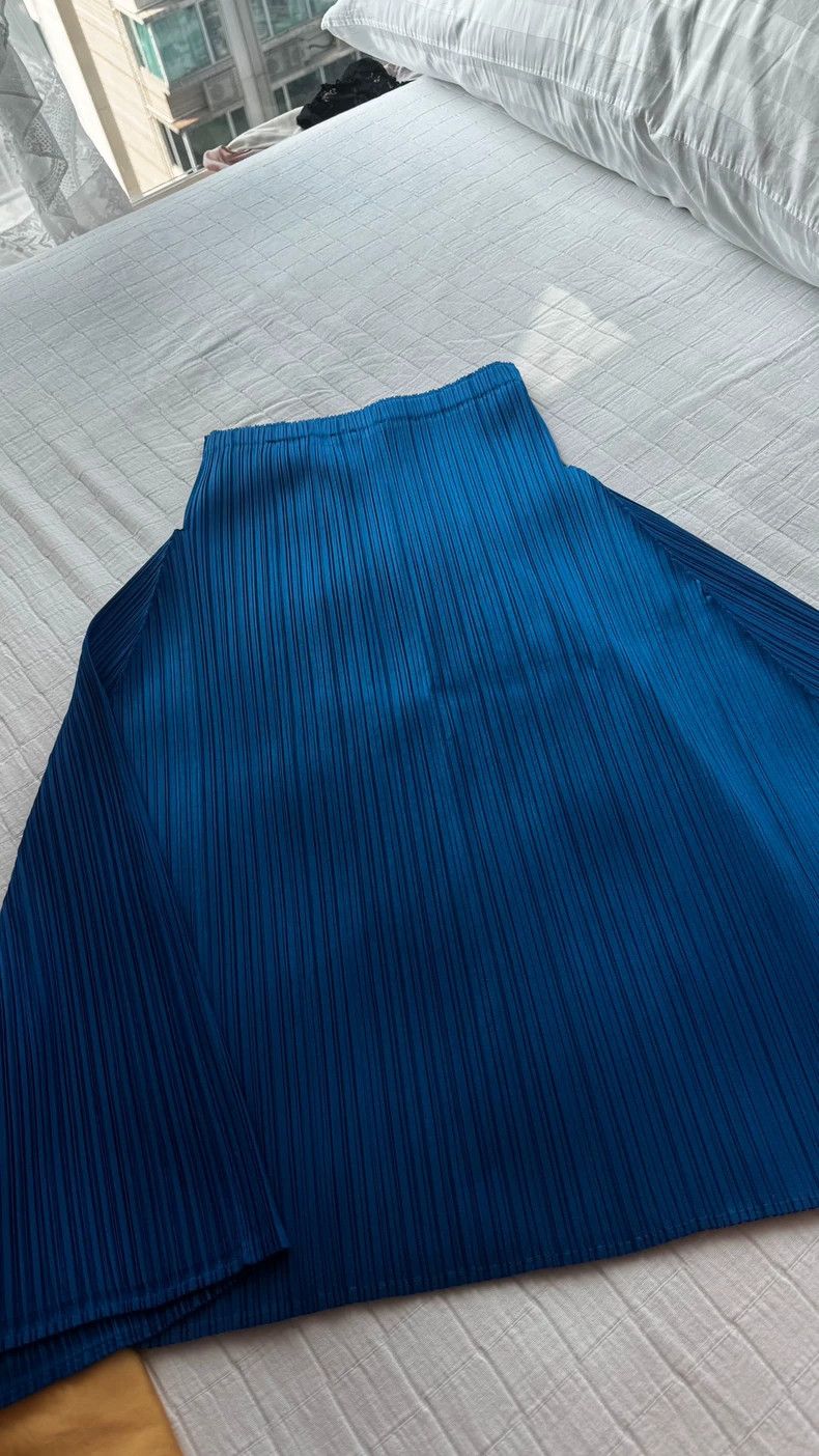 Issey Miyake Issey Miyake size:3 Blue pleated skirt Size 42" / US 20 - 1 Thumbnail
