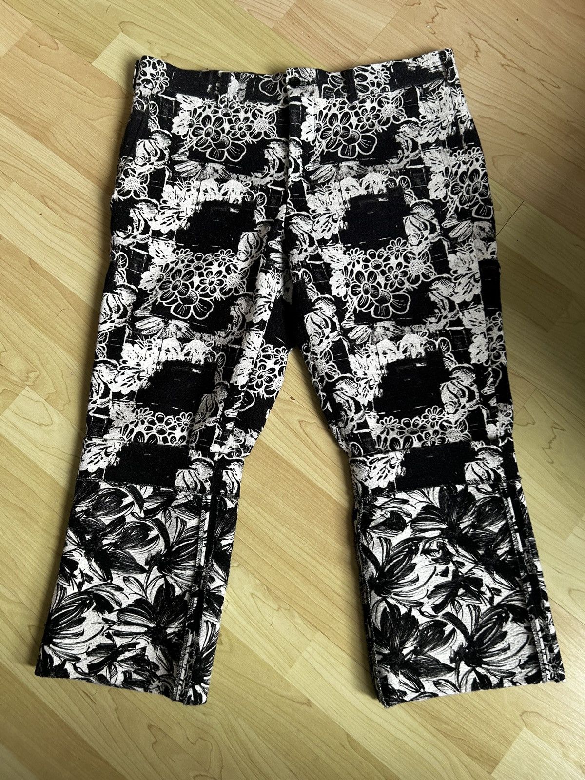 image of Comme Des Garcons x Comme Des Garcons Homme Plus Cdg Homme Plus Cropped Floral Pants in Black (Size