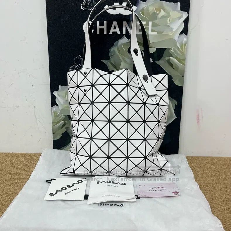 Issey Miyake Issey Miyake White Handbag Size ONE SIZE - 1 Thumbnail