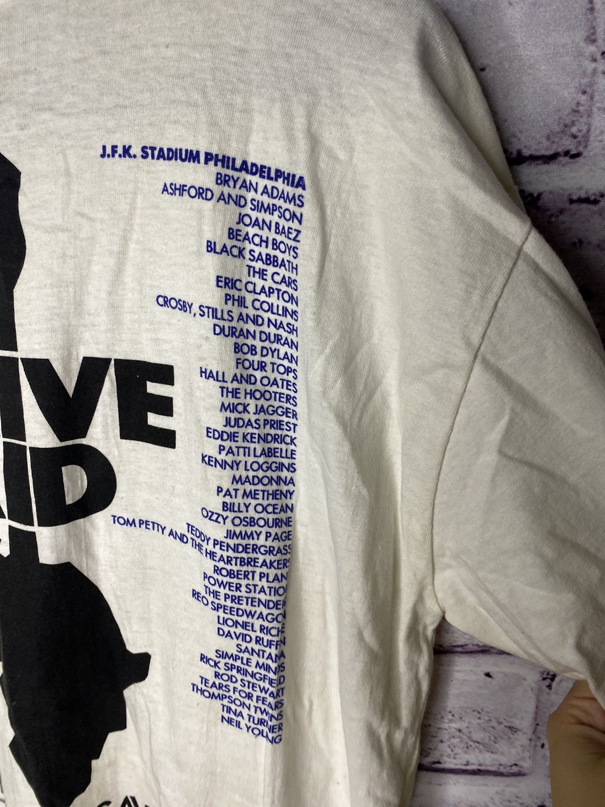 Band Tees MENS Live Air The Global Jukebox 1985 Vintage Rare Band Tee Size US L / EU 52-54 / 3 - 9 Thumbnail