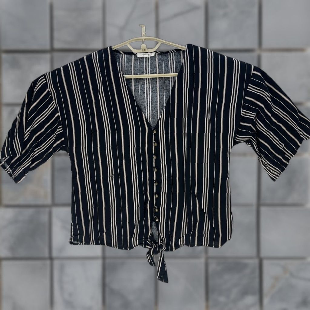 Vintage Maurices Blouse Women M Black Striped Short Sleeve Button Tie Front Bohemian Hippie Casual Shirt Size M / US 6-8 / IT 42-44 - 1 Thumbnail