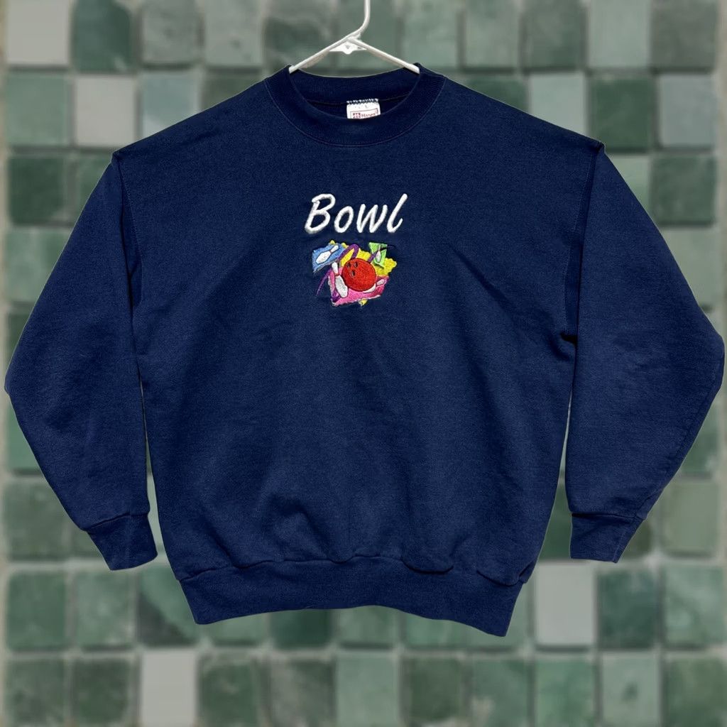 Hanes VINTAGE Hanes Bowl Sweatshirt Navy Blue Embroidered Crew Neck Long Sleeve Men L Size US L / EU 52-54 / 3 - 1 Thumbnail