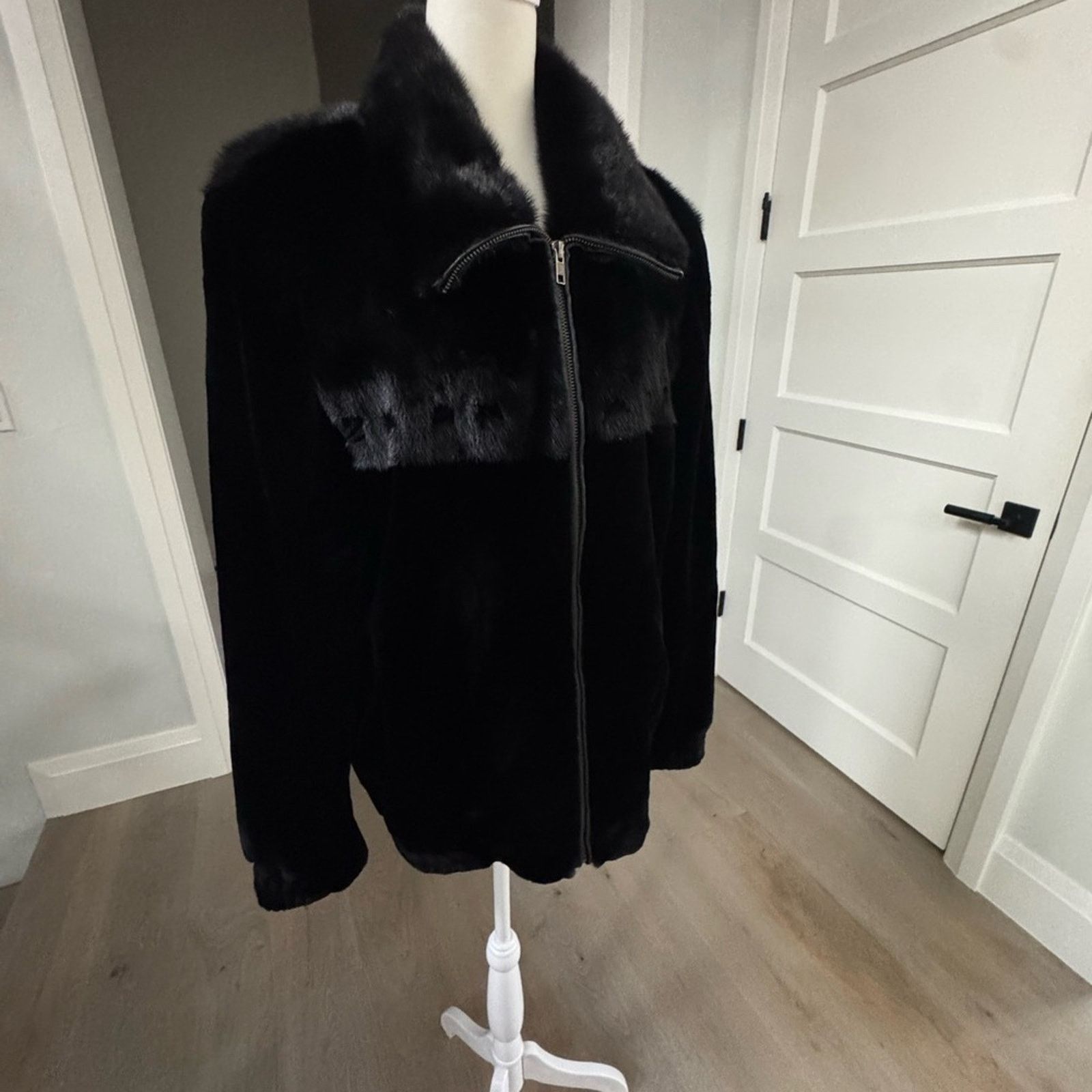Other Brand new Men’s Mink Jacket size M Size US M / EU 48-50 / 2 - 3 Thumbnail