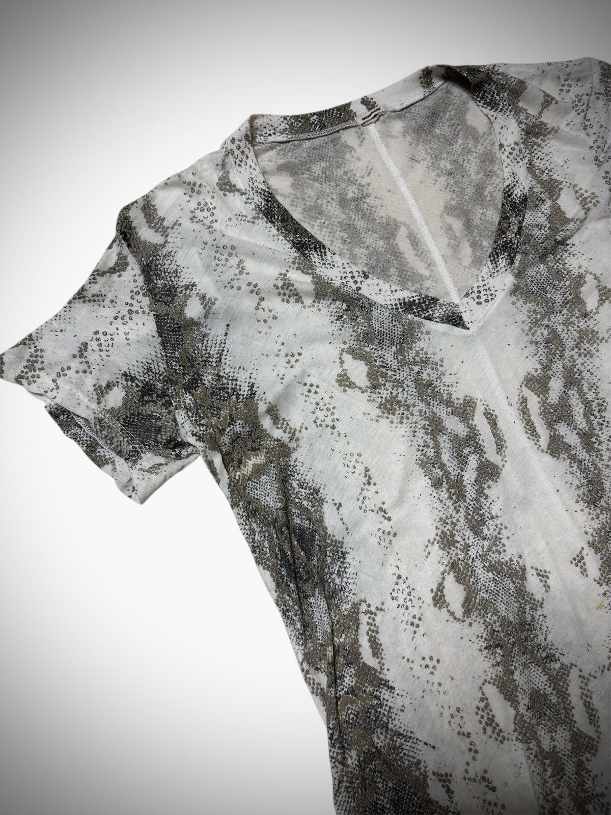 MONROW Monrow - Snakeskin Vneck Short Sleeve Size S / US 4 / IT 40 - 3 Thumbnail