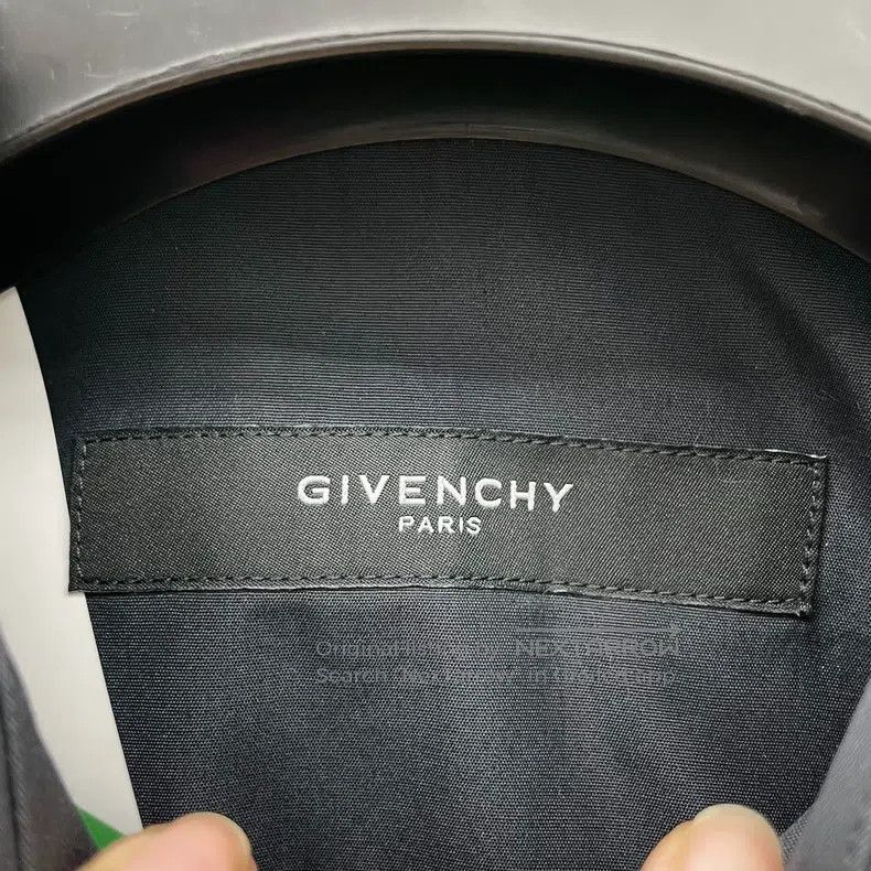Givenchy Givenchy size 39 Blue Star Embroidered Shirt Size US S / EU 44-46 / 1 - 4 Thumbnail