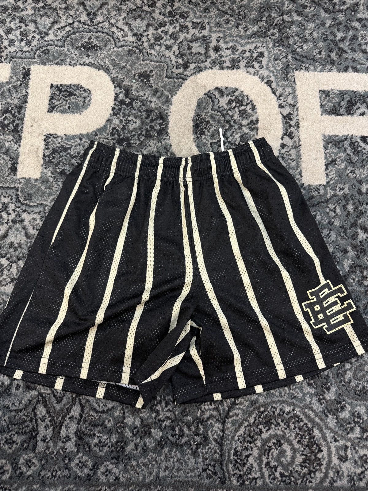 Eric Emanuel Eric Emanuel black cream stripe shorts Size US 36 / EU 52 - 1 Thumbnail