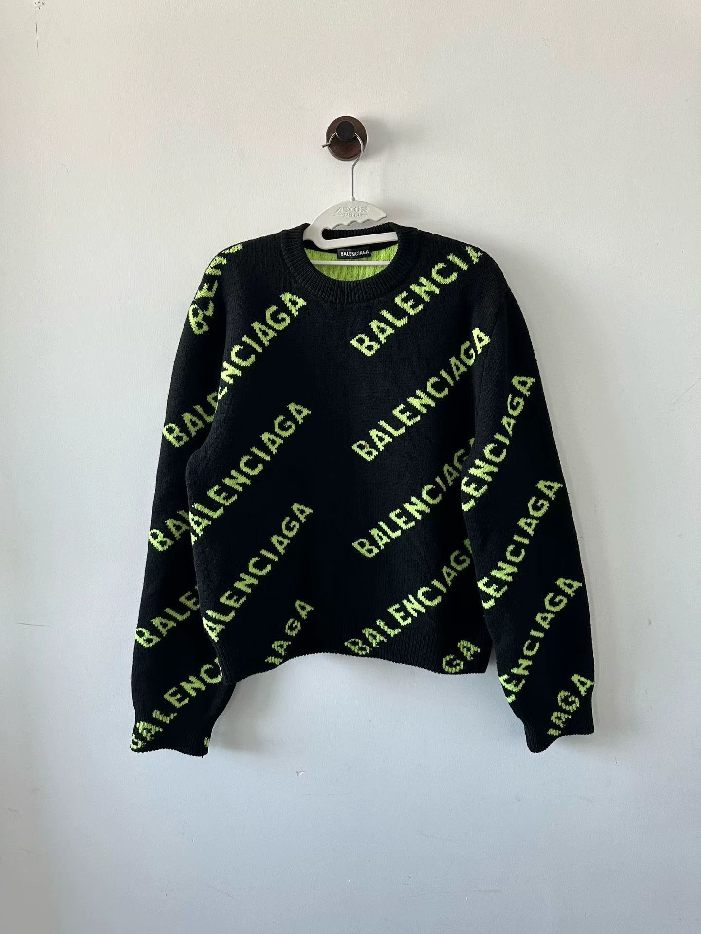 Balenciaga Balenciaga Black Green Logo Sweater M Size M / US 6-8 / IT 42-44 - 1 Thumbnail