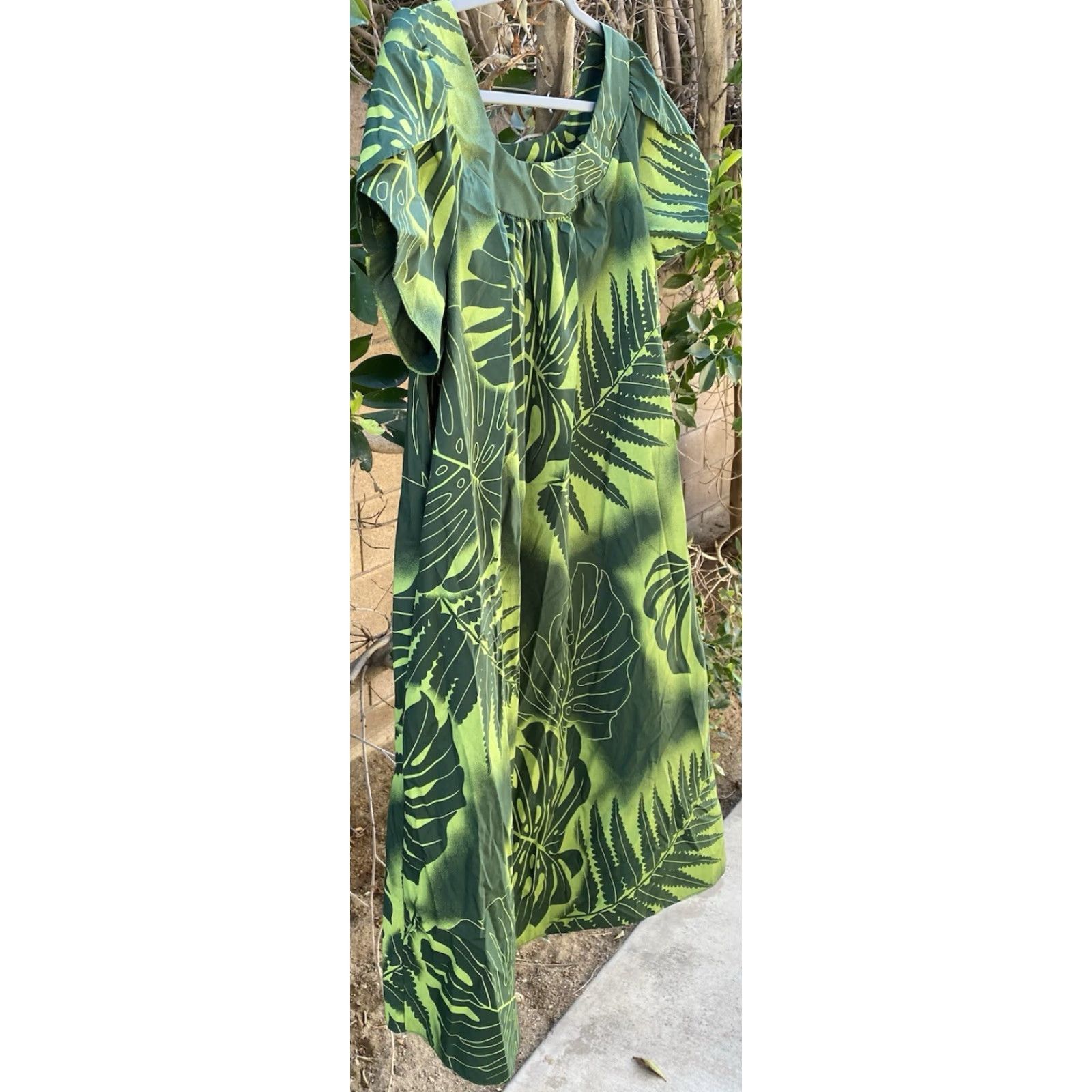 Vintage Royal Creations Muumuu Hawaiian Dress Hawaii Aloha XL Green Midi Polyester Blend Tulip Sleeves ZIP Not a stretchy fabric? Size XL / US 12-14 / IT 48-50 - 4 Thumbnail