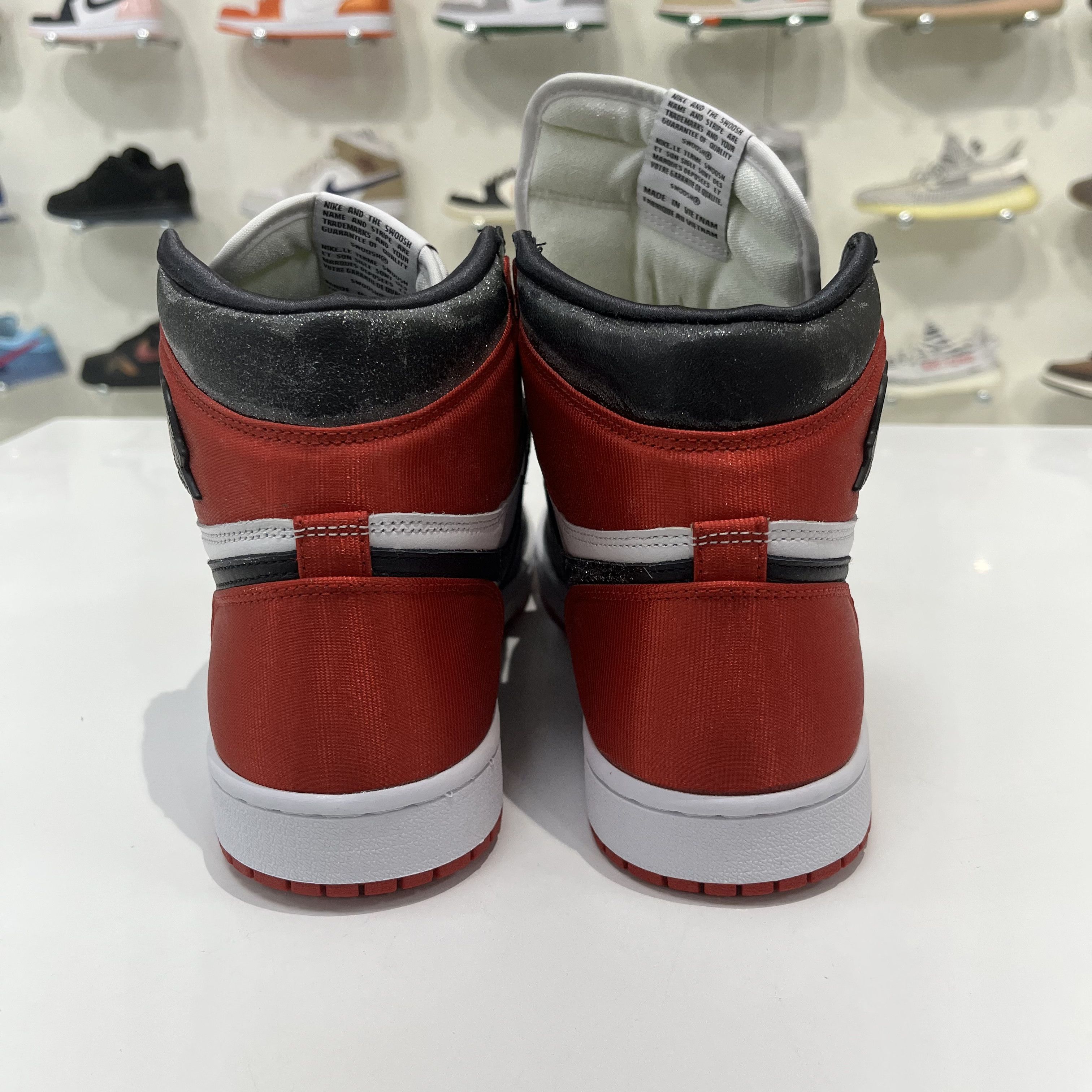 Nike Air Jordan 1 Retro High Satin Black Toe (W) Size US 11 / IT 41 - 3 Thumbnail
