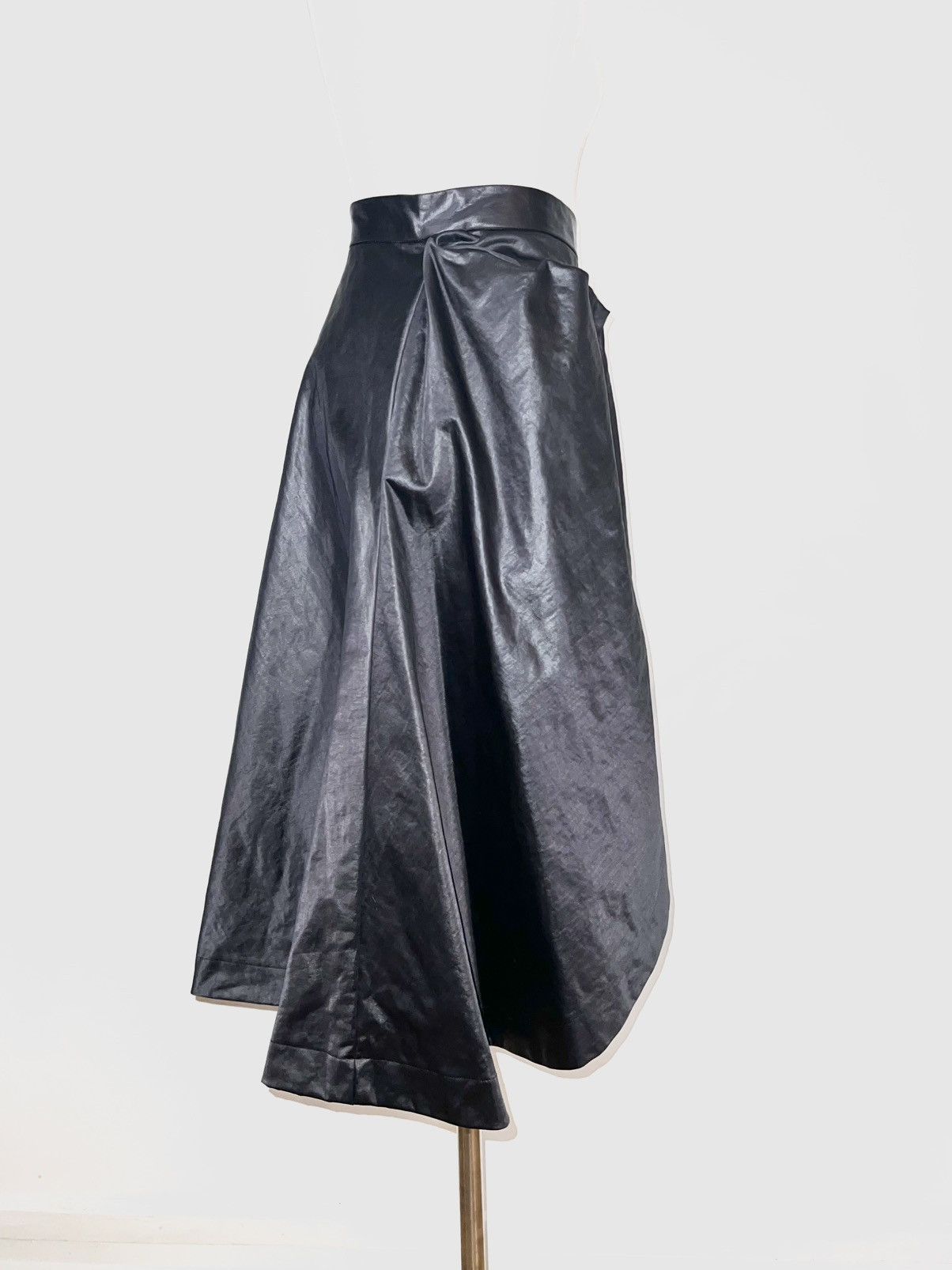 ANREALAGE Anrealage asymmetric wrap skirt in nylon with belt detail. Size 27" / US 4 / IT 40 - 4 Thumbnail