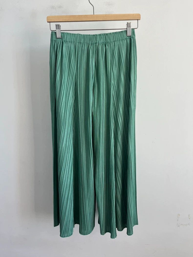Issey Miyake Issey Miyake size:3 Green pleated skirt Size 22" - 3 Thumbnail