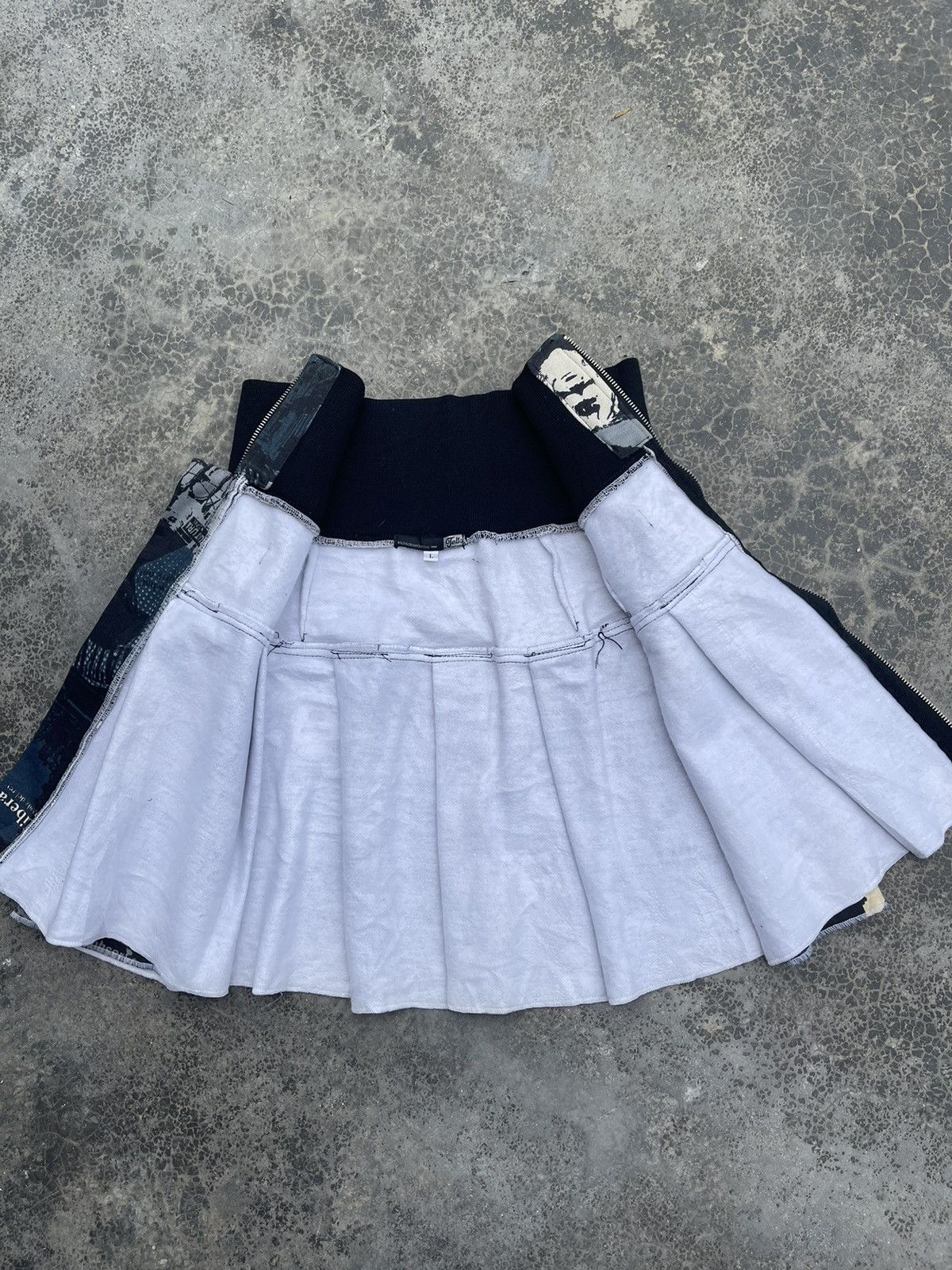 Japanese Brand × Seditionaries Wild & Gramourous Full Print bondage skirt Size 28" / US 6 / IT 42 - 4 Thumbnail