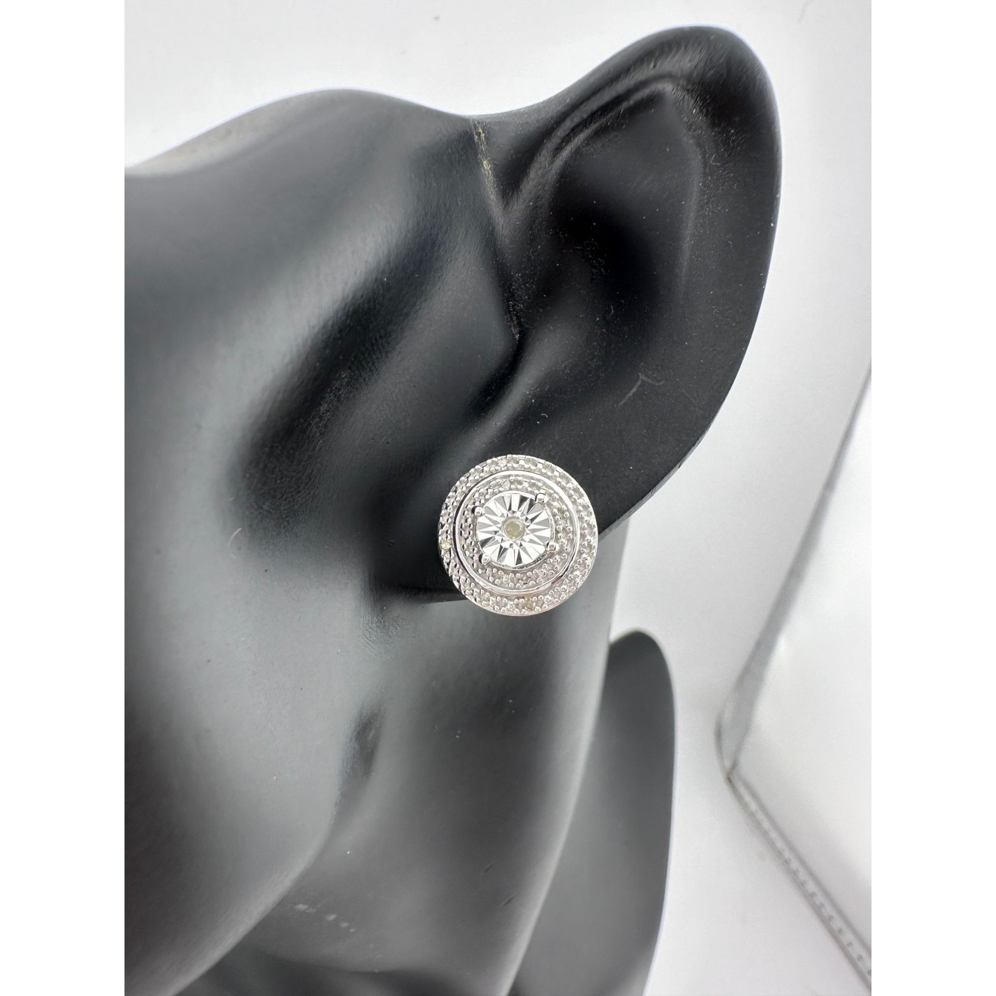 Other Round Illusion Diamond Stud Earrings Size ONE SIZE - 1 Thumbnail