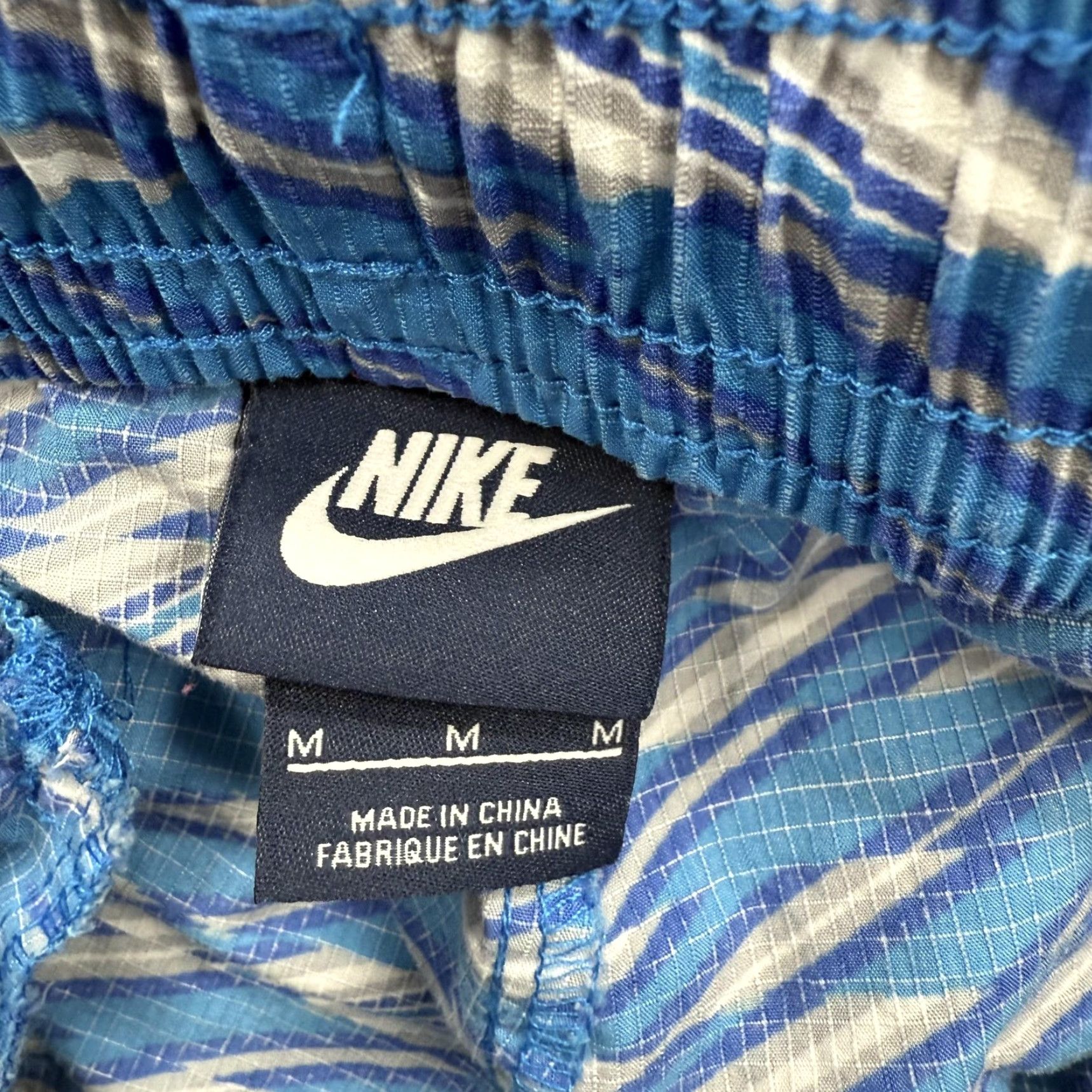 Nike Nike Shorts Mens M Blue Wave Print Elastic Waist Pockets Drawstring Athletic Lightweight Size US 31 - 3 Thumbnail