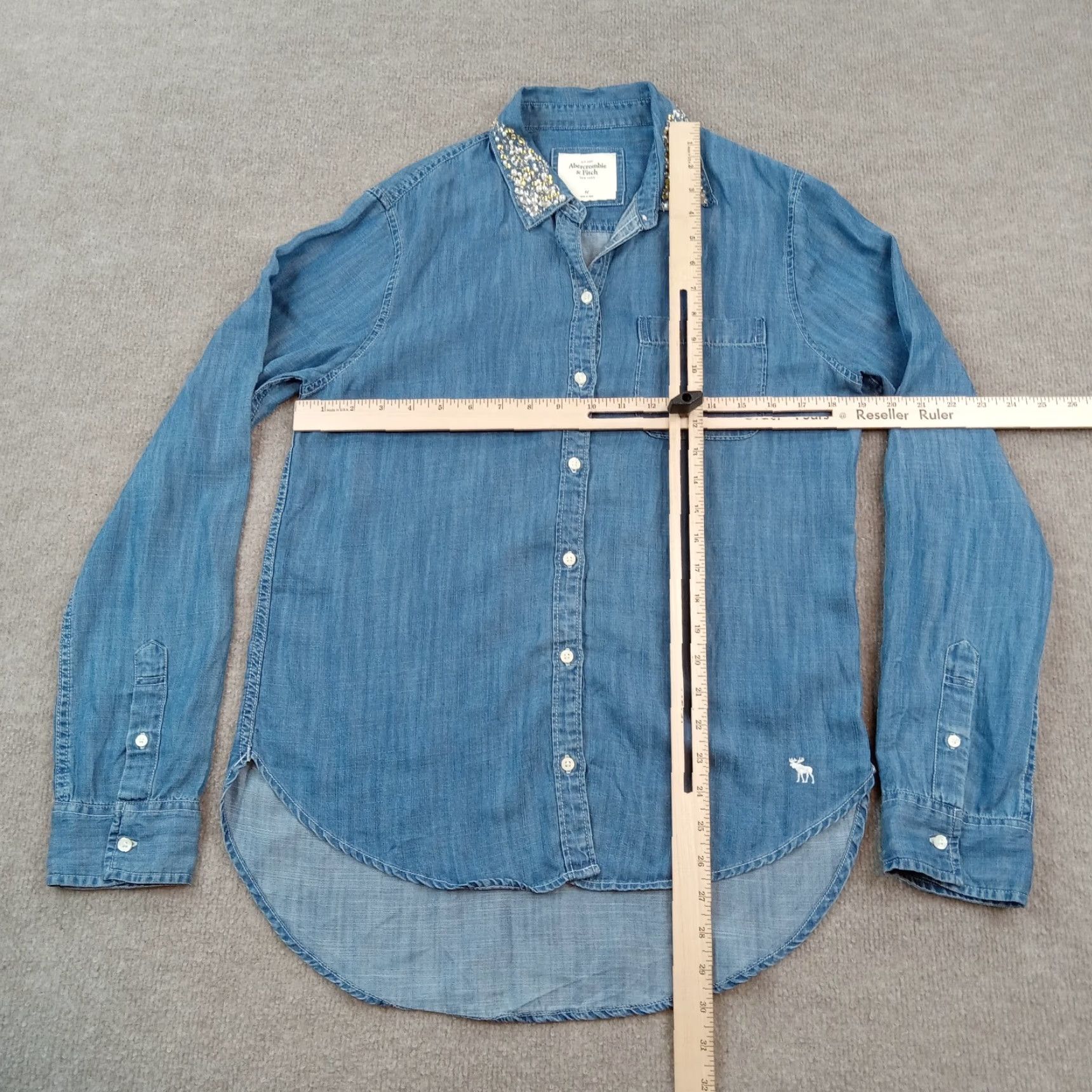 Abercrombie & Fitch Abercrombie & Fitch Blue Button Up Shirt Womens Medium Embellished Gems Pearls Long Sleeve Casual Lyocell Size M / US 6-8 / IT 42-44 - 2 Thumbnail