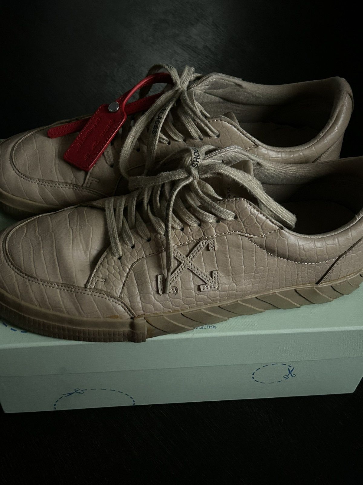 Off-White × Virgil Abloh Off White Low Vulcanized Croco Print Sand Size US 12 / EU 45 - 1 Thumbnail