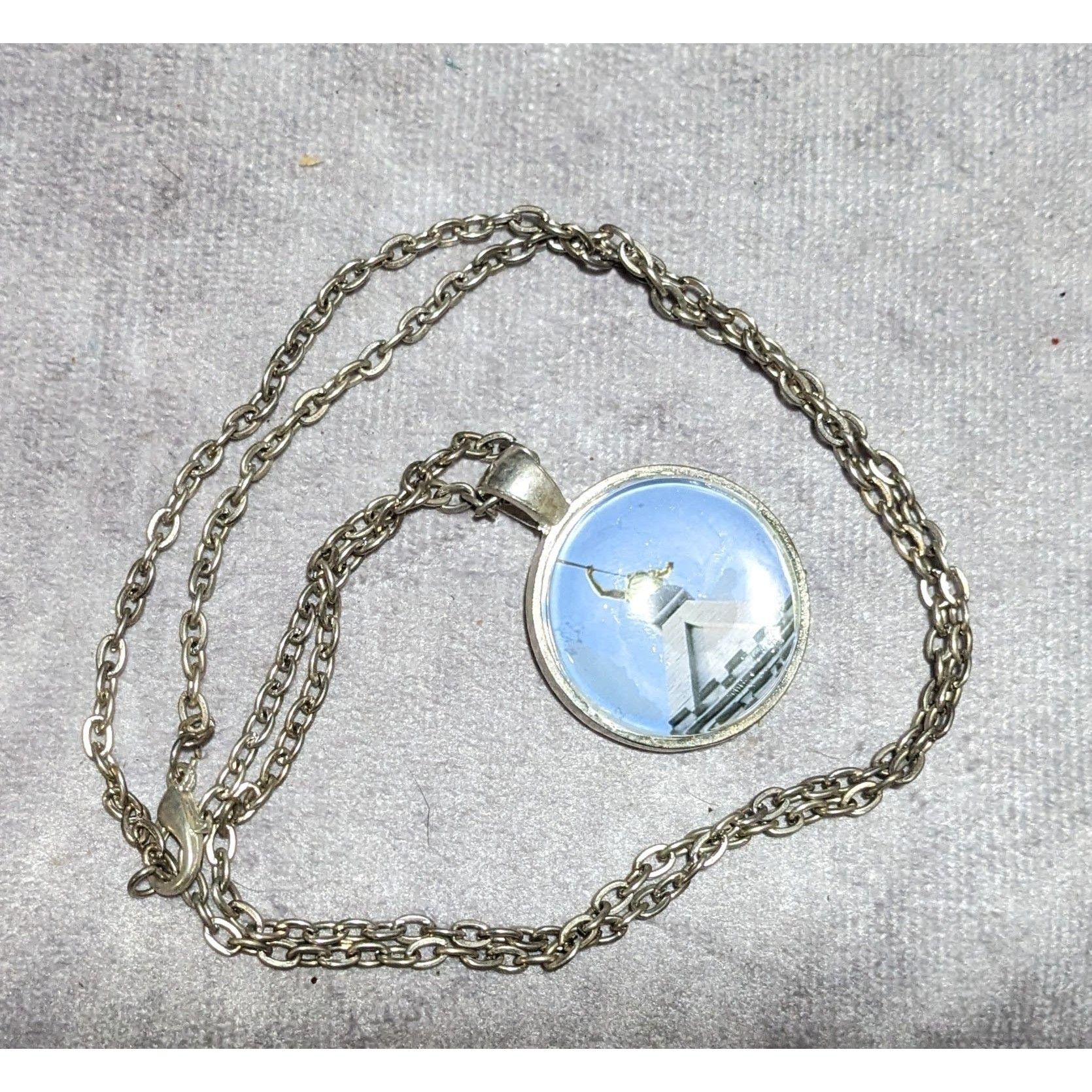 Other Blue And White Statue Photo Pendant Necklace Size ONE SIZE - 11 Thumbnail