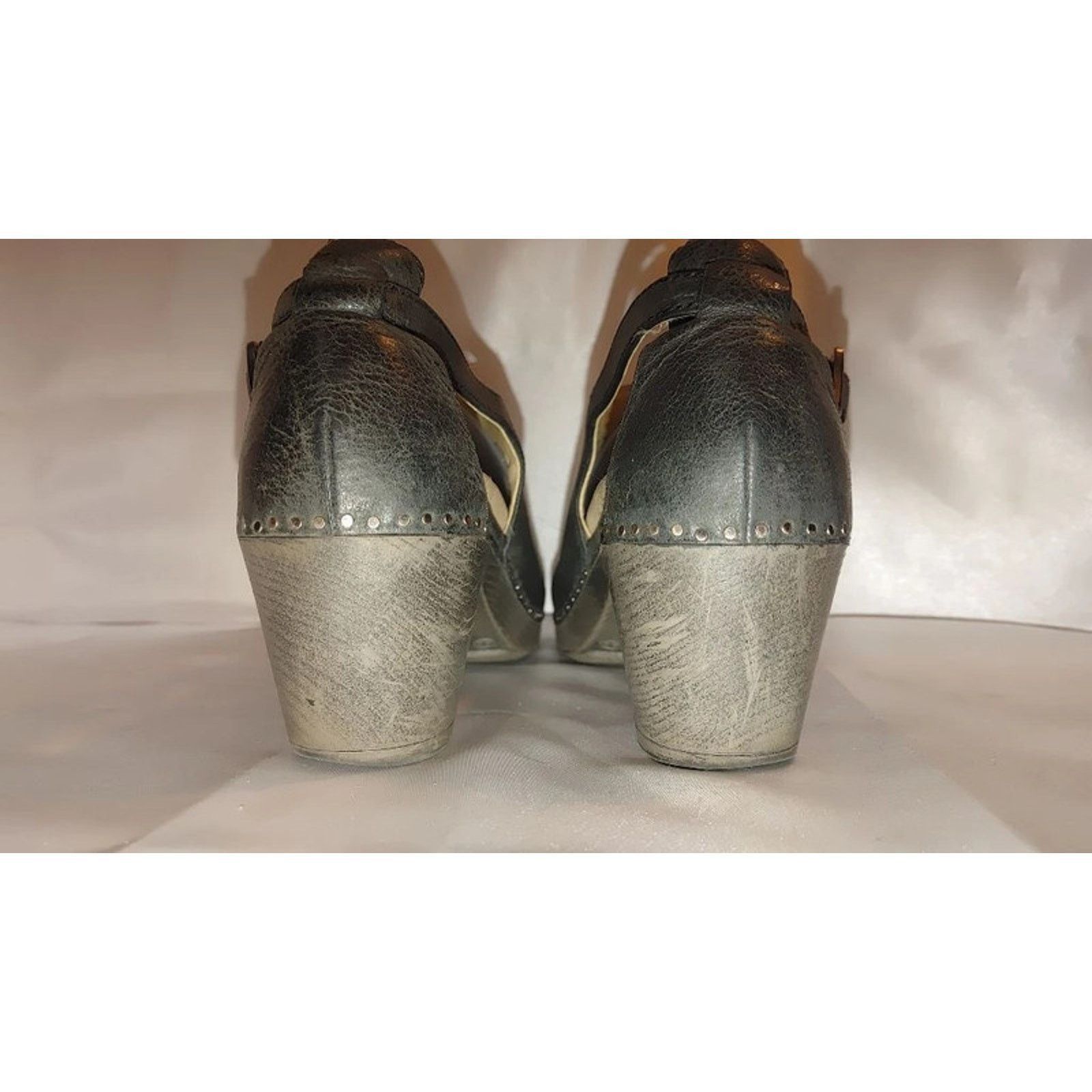 Dansko Dansko Sassy Black Milled Burnished Clogs Size 40 Size US 9.5 / IT 39.5 - 7 Thumbnail