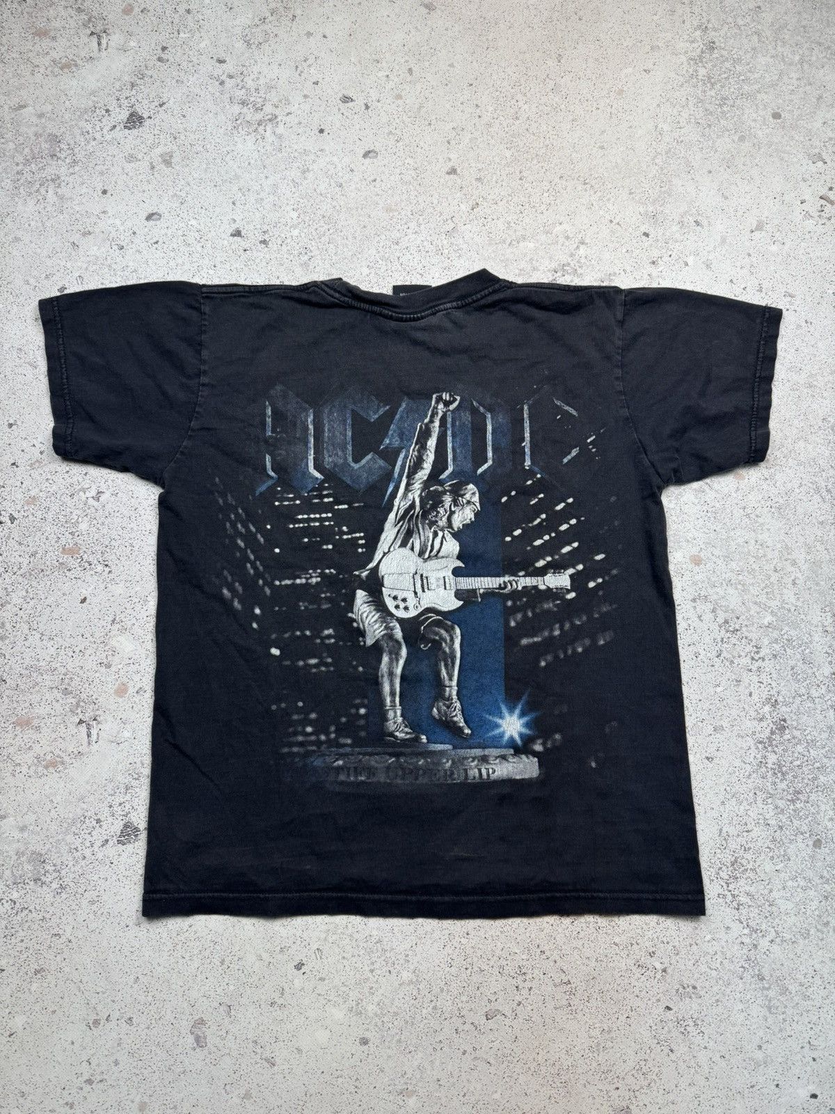 AC/DC × Band Tees × Vintage Vintage AC/DC 2000's Stiff Upper Lip Tour Band Tee Size US M / EU 48-50 / 2 - 6 Thumbnail