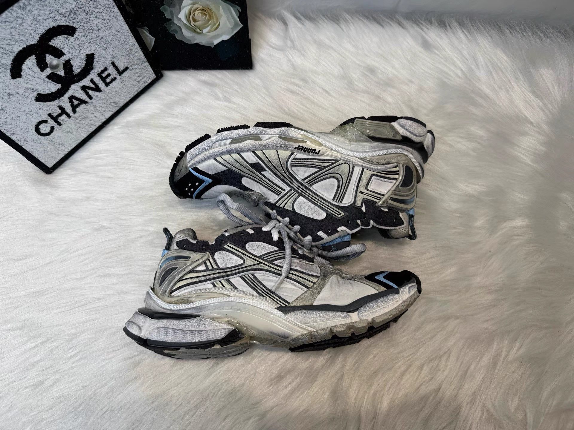 Balenciaga Balenciaga Runner Worn-effect Sneakers K36 Size US 8 / EU 41 - 6 Thumbnail