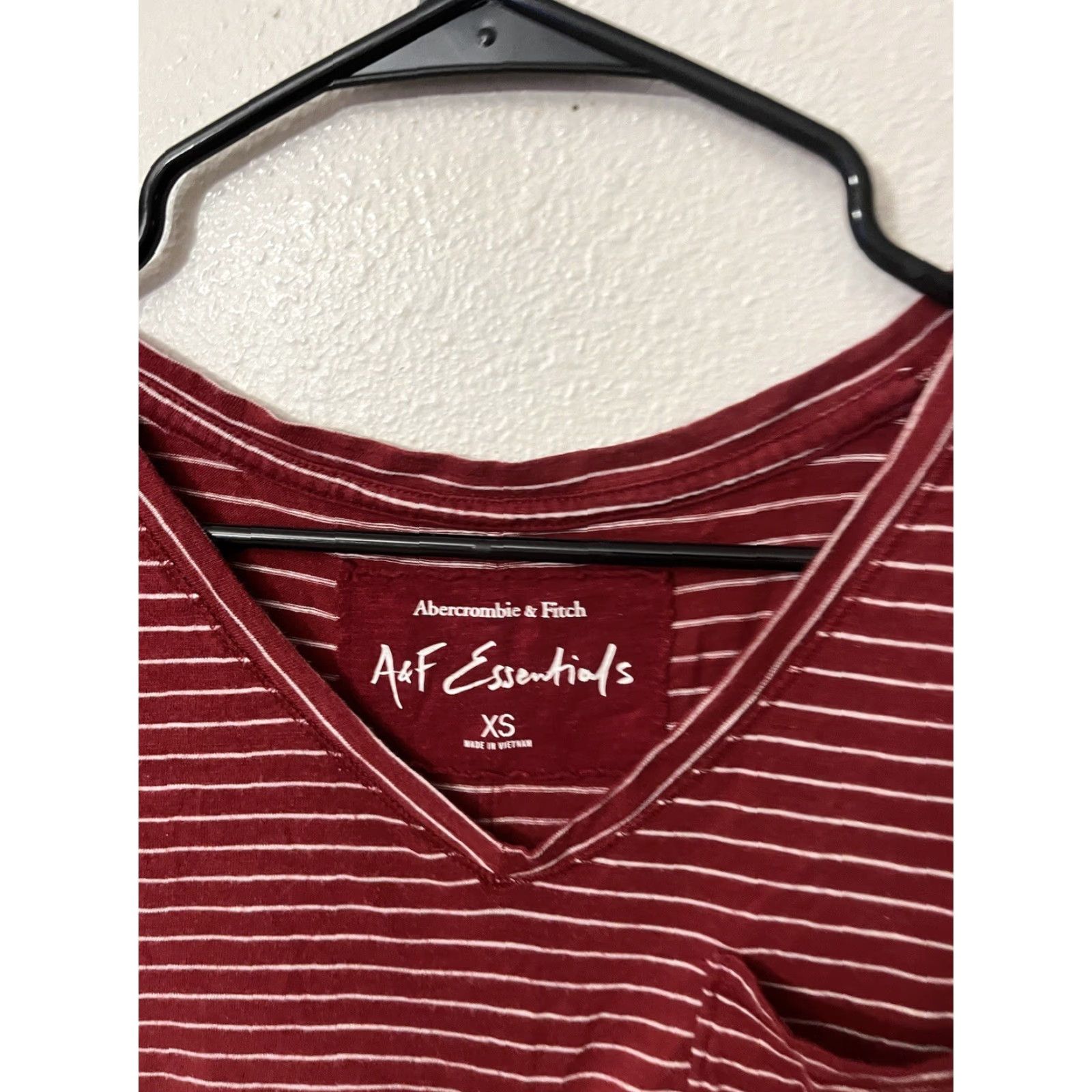 Abercrombie & Fitch Abercrombie & Fitch Women's XS Red Striped V-Neck Pocket T-Shirt Casual Short Sleeve Size XS / US 0-2 / IT 36-38 - 3 Thumbnail