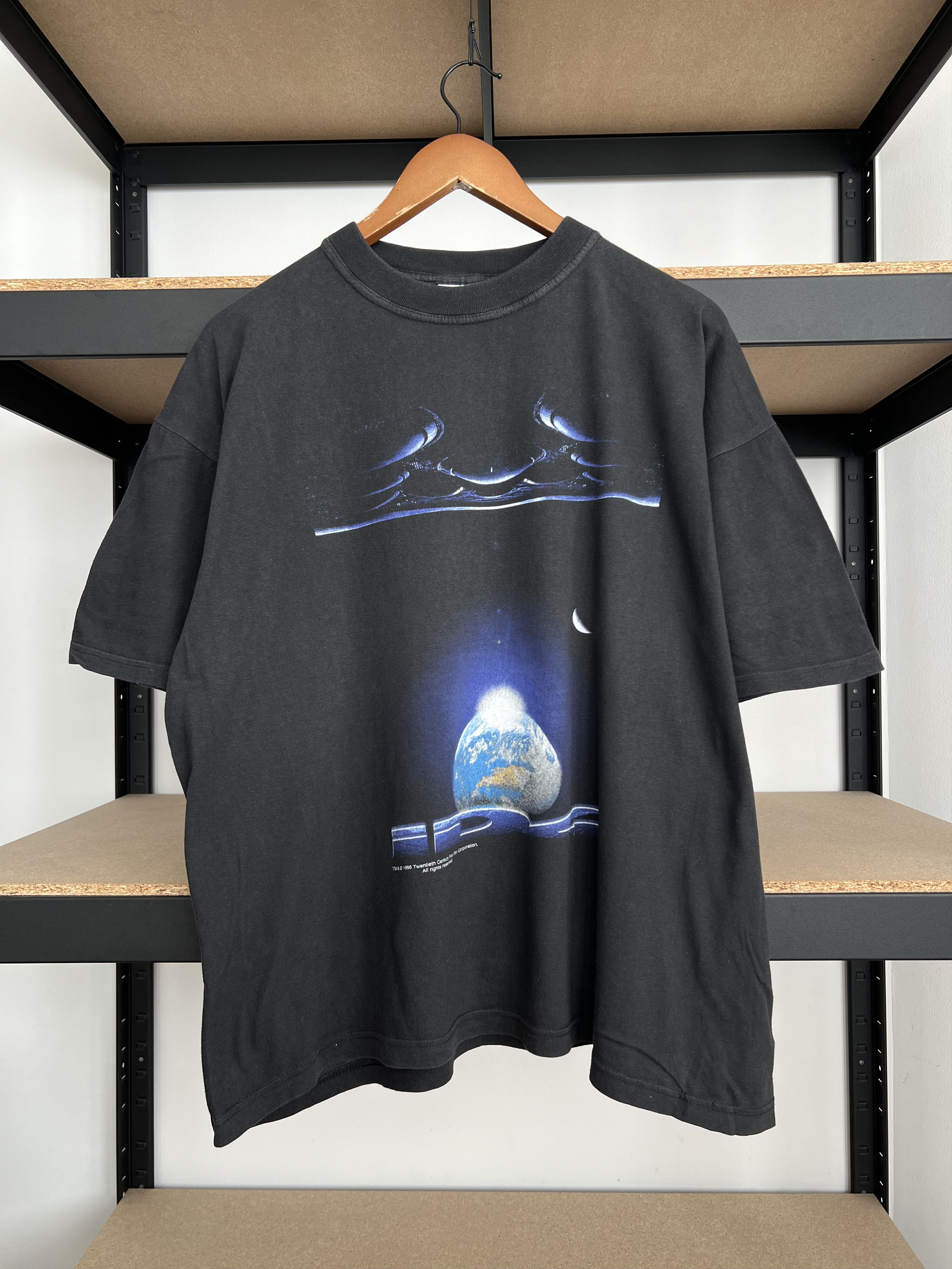 Vintage Vintage 1996 Independence Day ID4 Movie Black T-shirt Size US XL / EU 56 / 4 - 3 Thumbnail