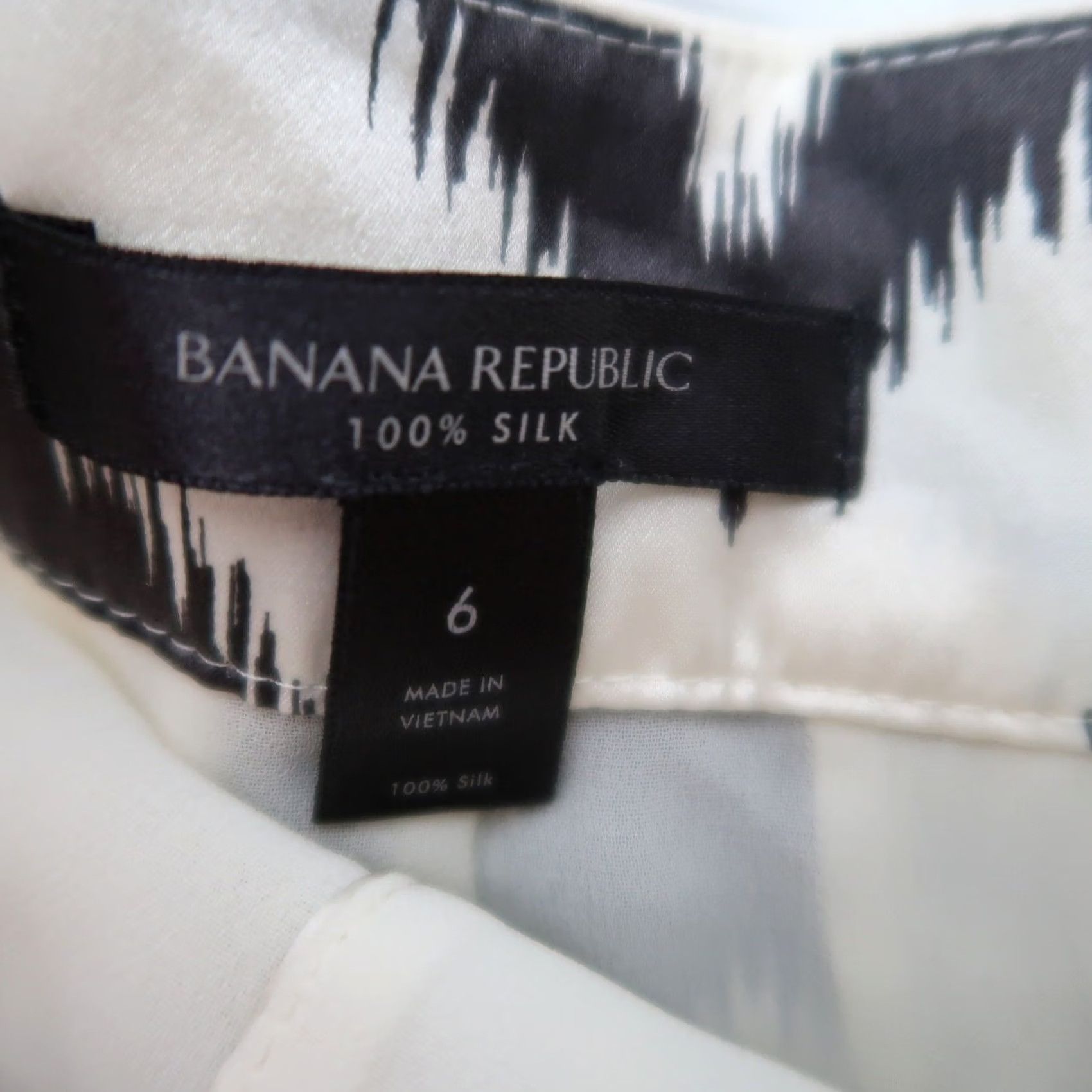Banana Republic Banana Republic Silk Wide-Leg Jumpsuit Cream Black Ikat Print 6 Womens Party/Cocktail Geometric Sleeveless Wide-Leg"} Size 28" / US 6 / IT 42 - 5 Thumbnail