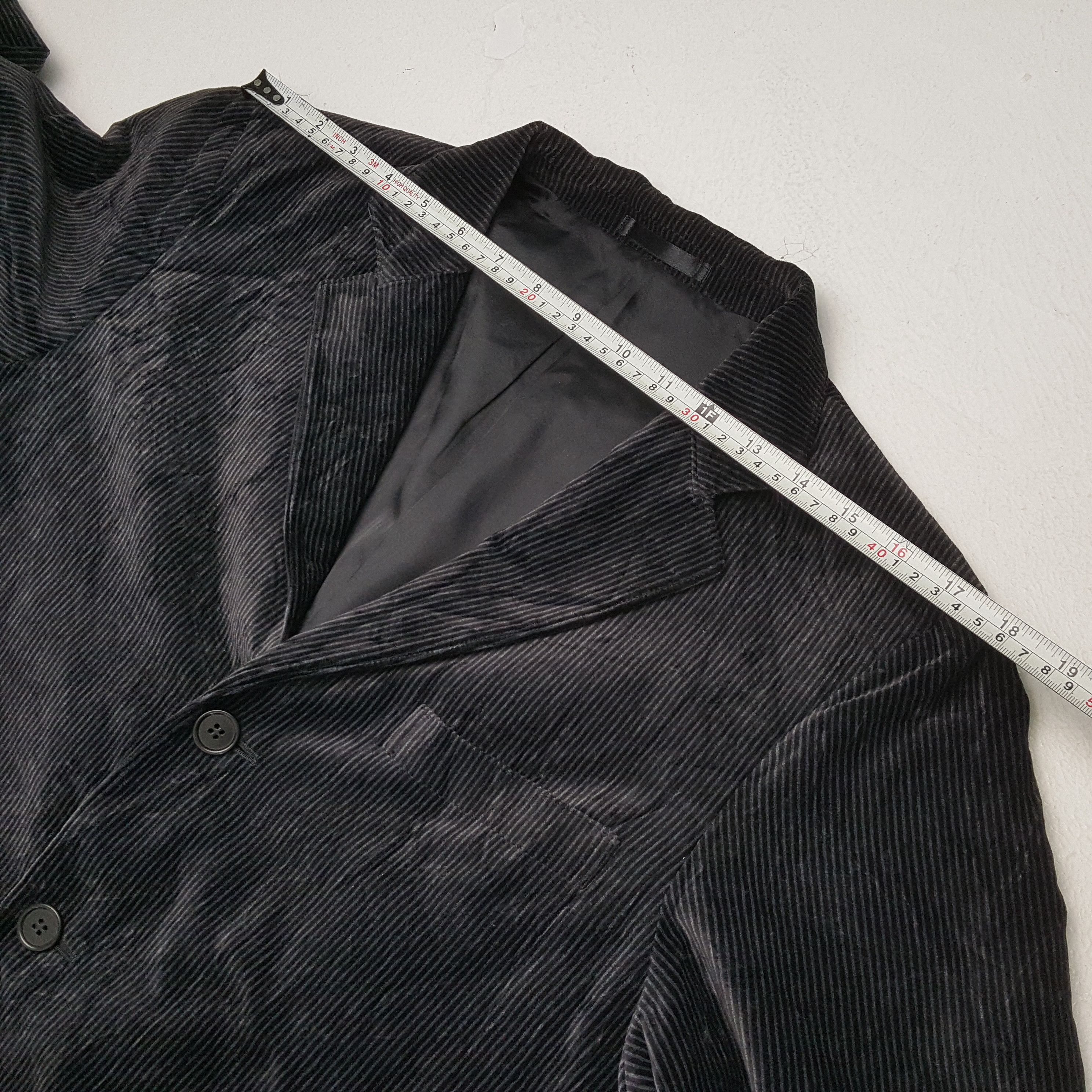 Japanese Brand × Vintage × Yohji Yamamoto Vintage A.A.R YOHJI YAMAMOTO Japanese Designer Velvet Blazer Size 42S - 4 Thumbnail