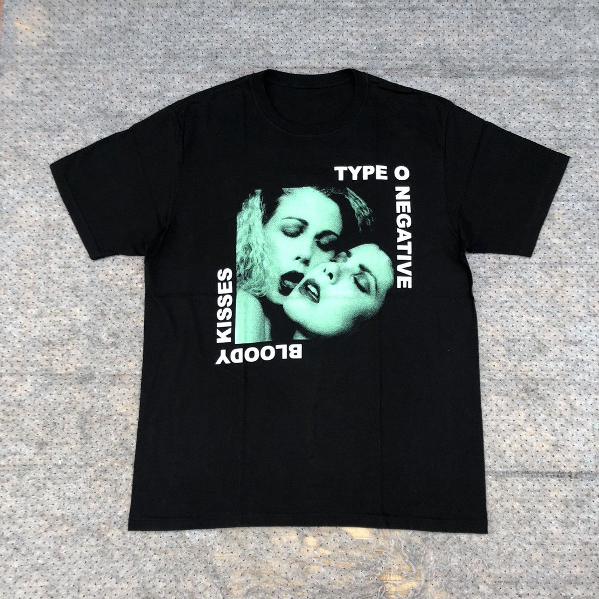 Band Tees Boot Bloody Kisses T.O.N Tshirt Size US XL / EU 56 / 4 - 4 Thumbnail