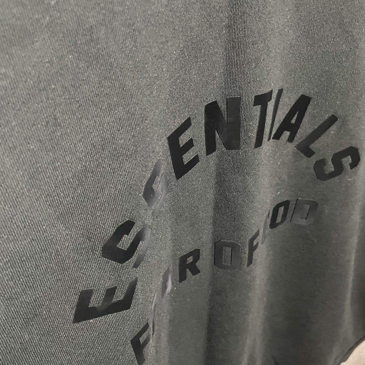 Fear of God Fear Of God Essentials Sweatshirt Big Logo Pullover Rare Size US L / EU 52-54 / 3 - 4 Thumbnail