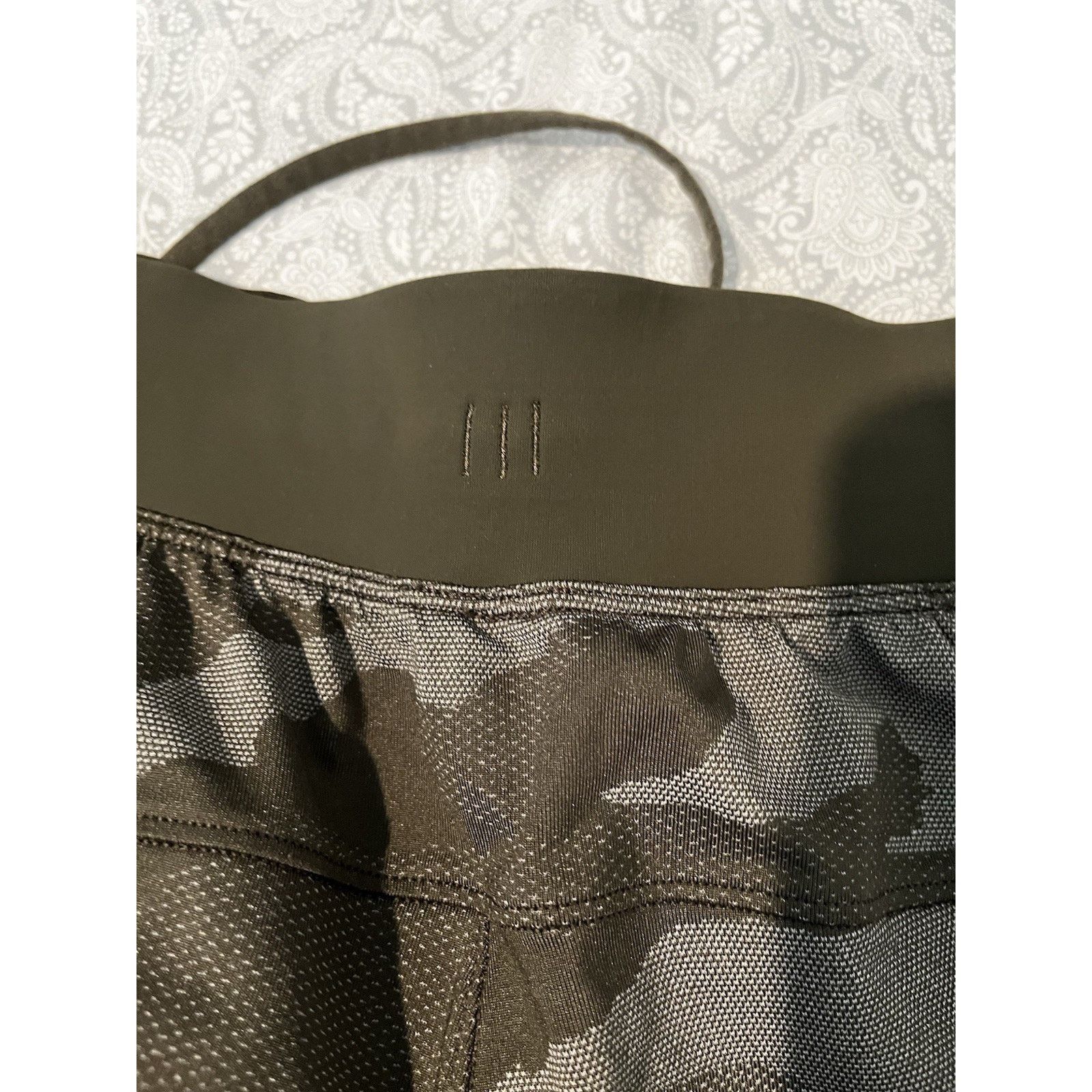 Lululemon Lululemon T.H.E. Short 9” Camo Men’s Medium Est Drawstring Size US 30 / EU 46 - 2 Thumbnail