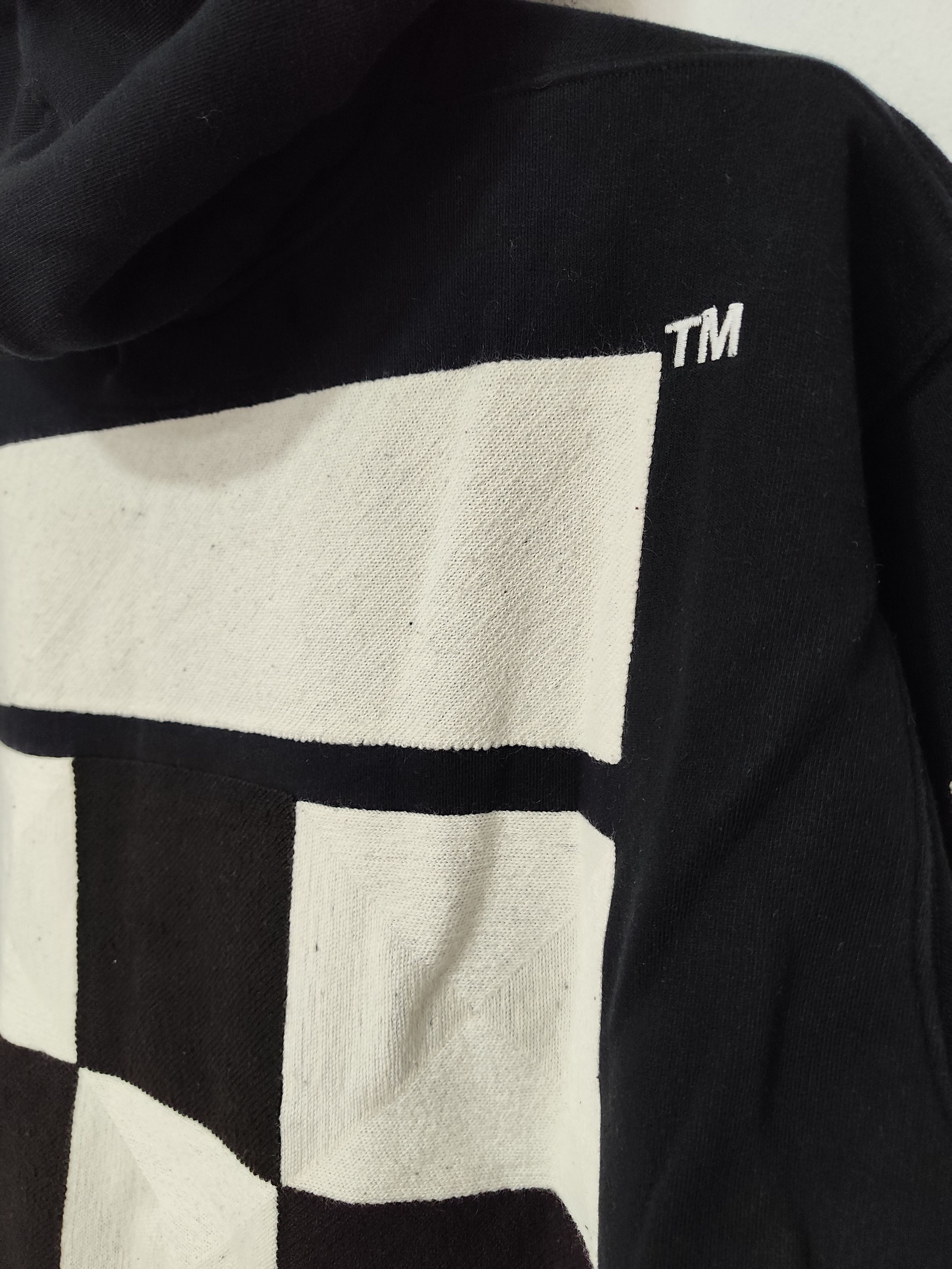Off-White Off-White "Checked Arrow" Size US M / EU 48-50 / 2 - 4 Thumbnail